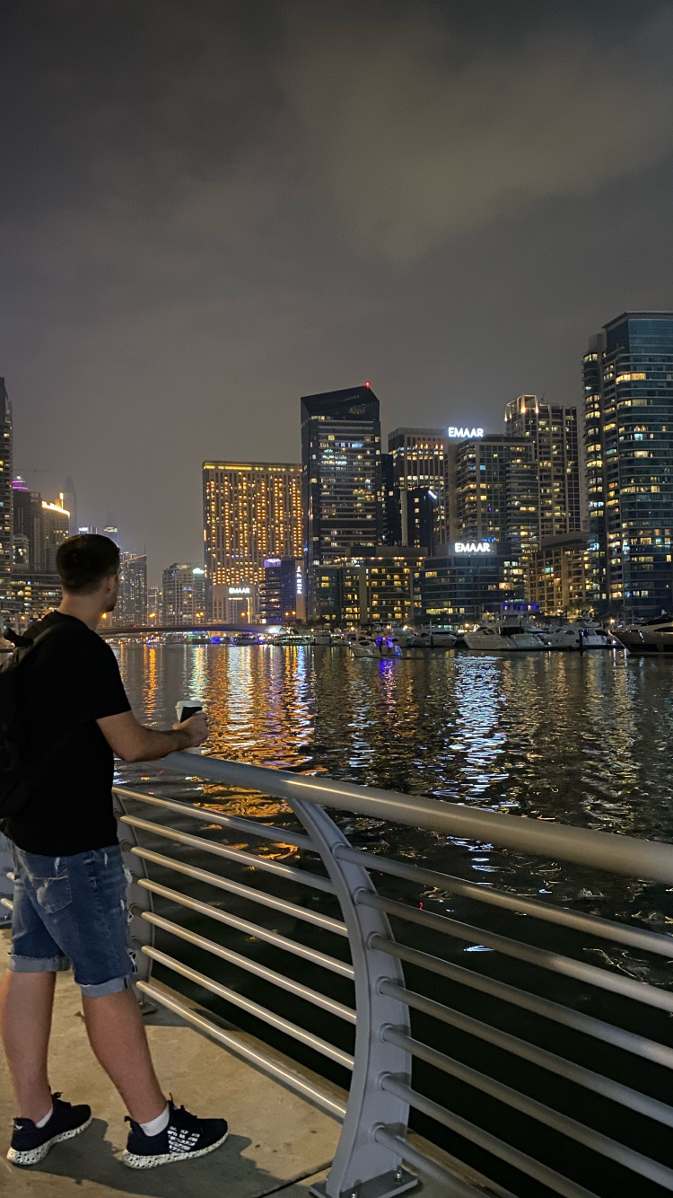 Обои Дубай, отражение, вода, небоскреб, башня в разрешении 750x1334