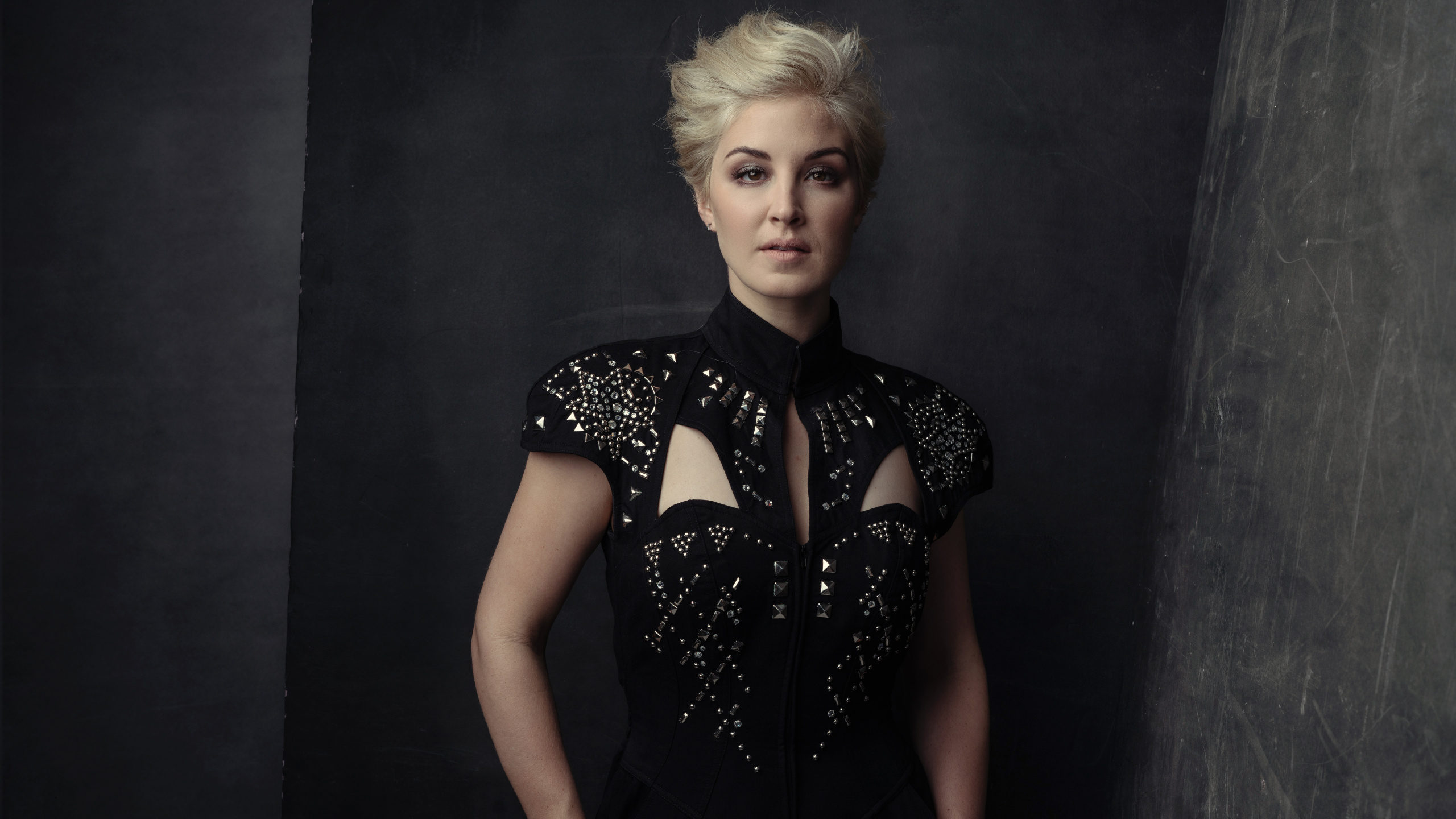 Обои Мэгги Роуз, Менять все это дело, концерт, лицо, черный в разрешении 2560x1440