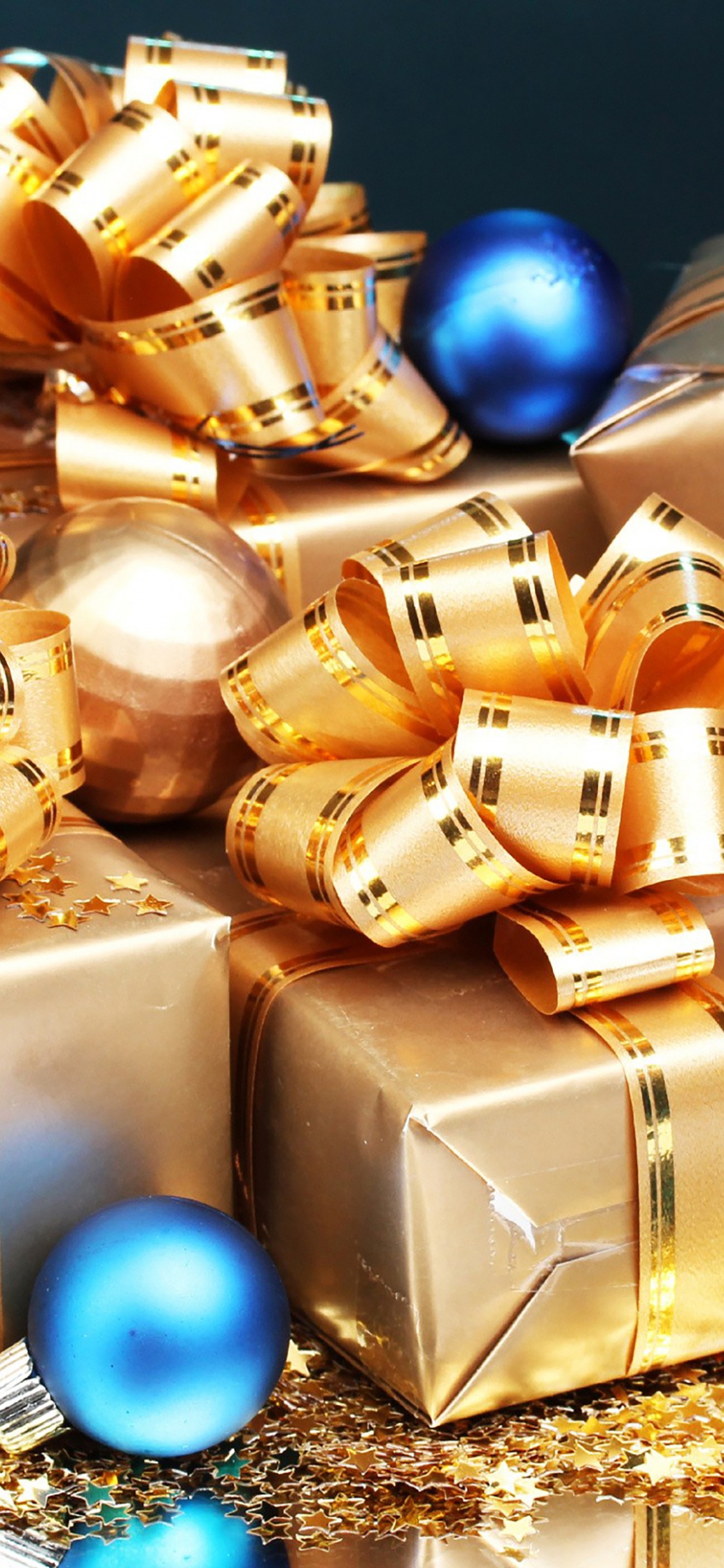 Обои золото, металл, Рождественские украшения, рождественский орнамент, сокровище в разрешении 1125x2436