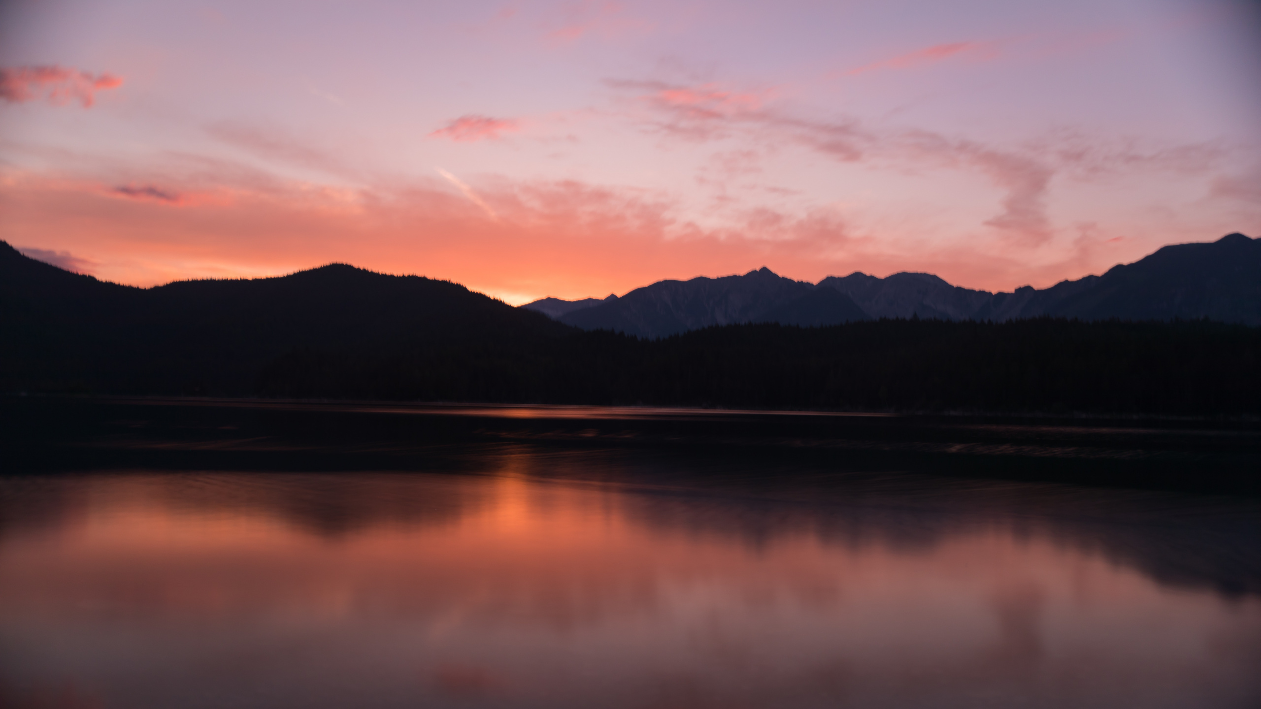 Обои отражение, природа, послесвечение, облако, горизонт в разрешении 2560x1440