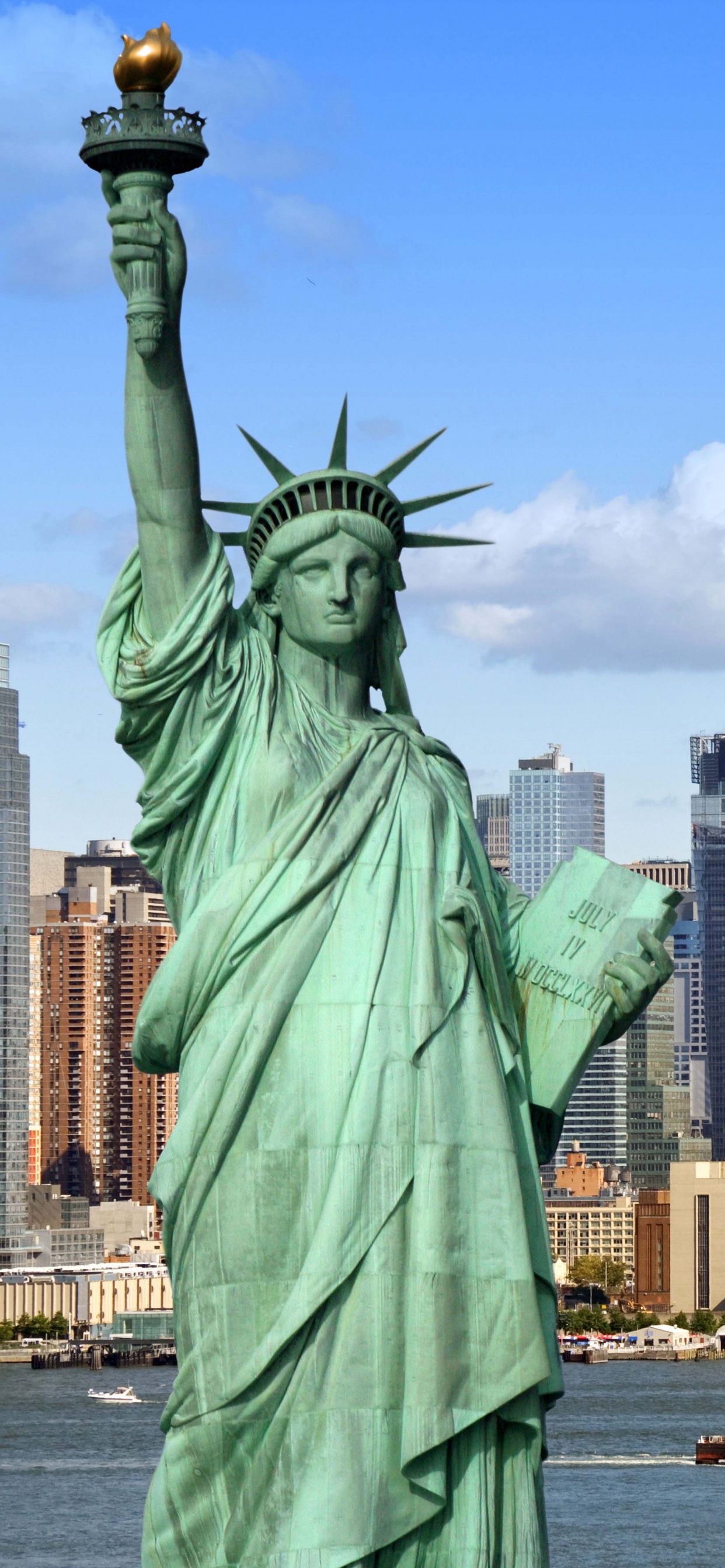 Обои статуя свободы, Статуя Свободы национальный памятник, статуя, скульптура, линия горизонта в разрешении 1242x2688