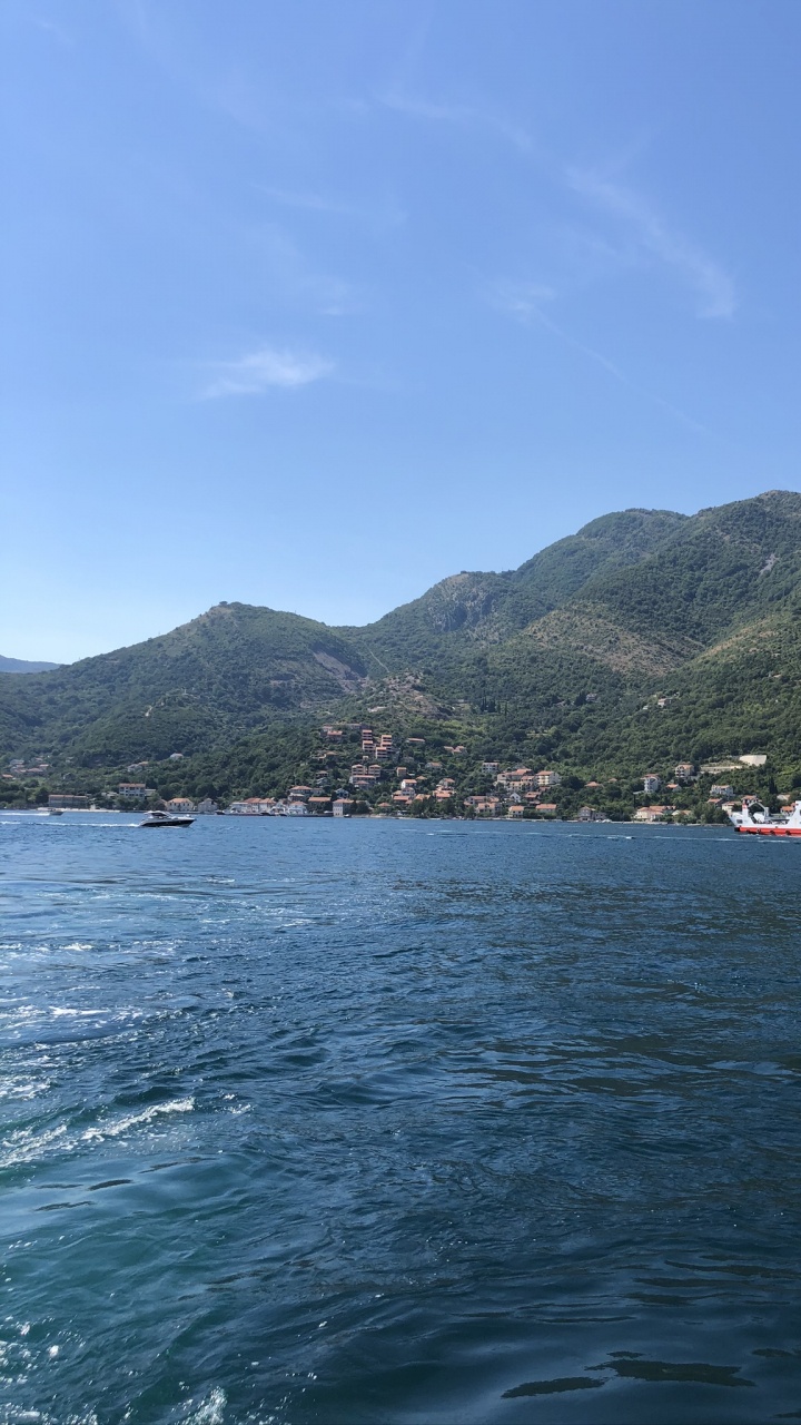 Обои горный рельеф, гидроресурсы, холм, нагорье, водный путь в разрешении 720x1280