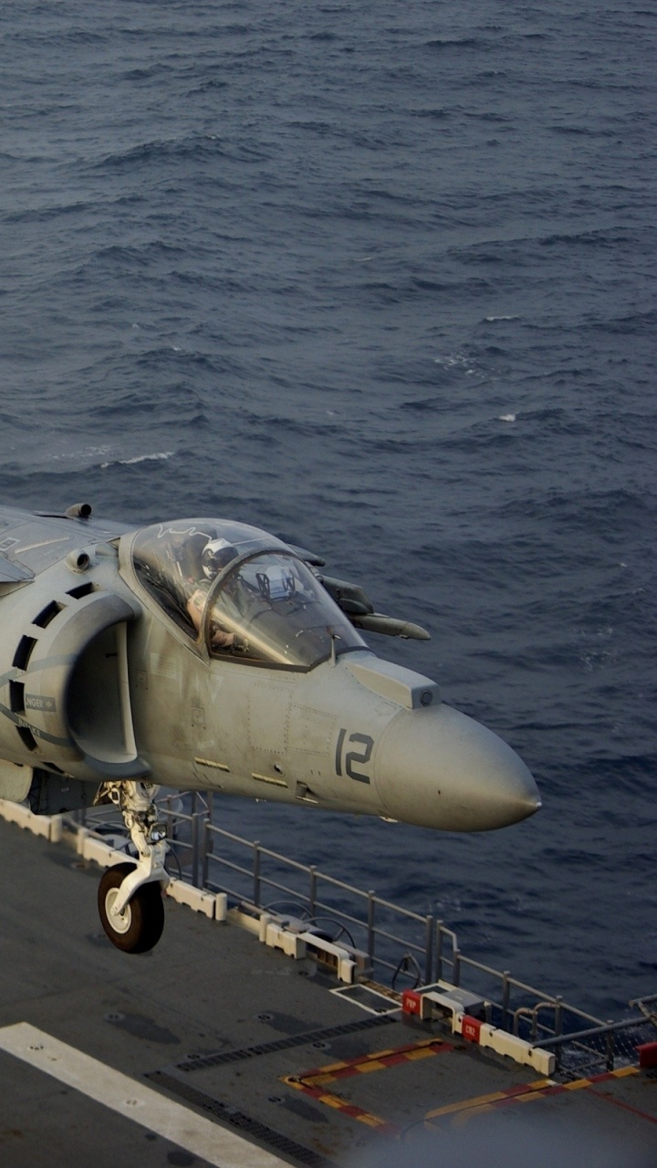 Обои самолеты, харриер самолет прыгать, военный самолет, воздушные силы, Бритиш аэроспейс Си харриер в разрешении 720x1280