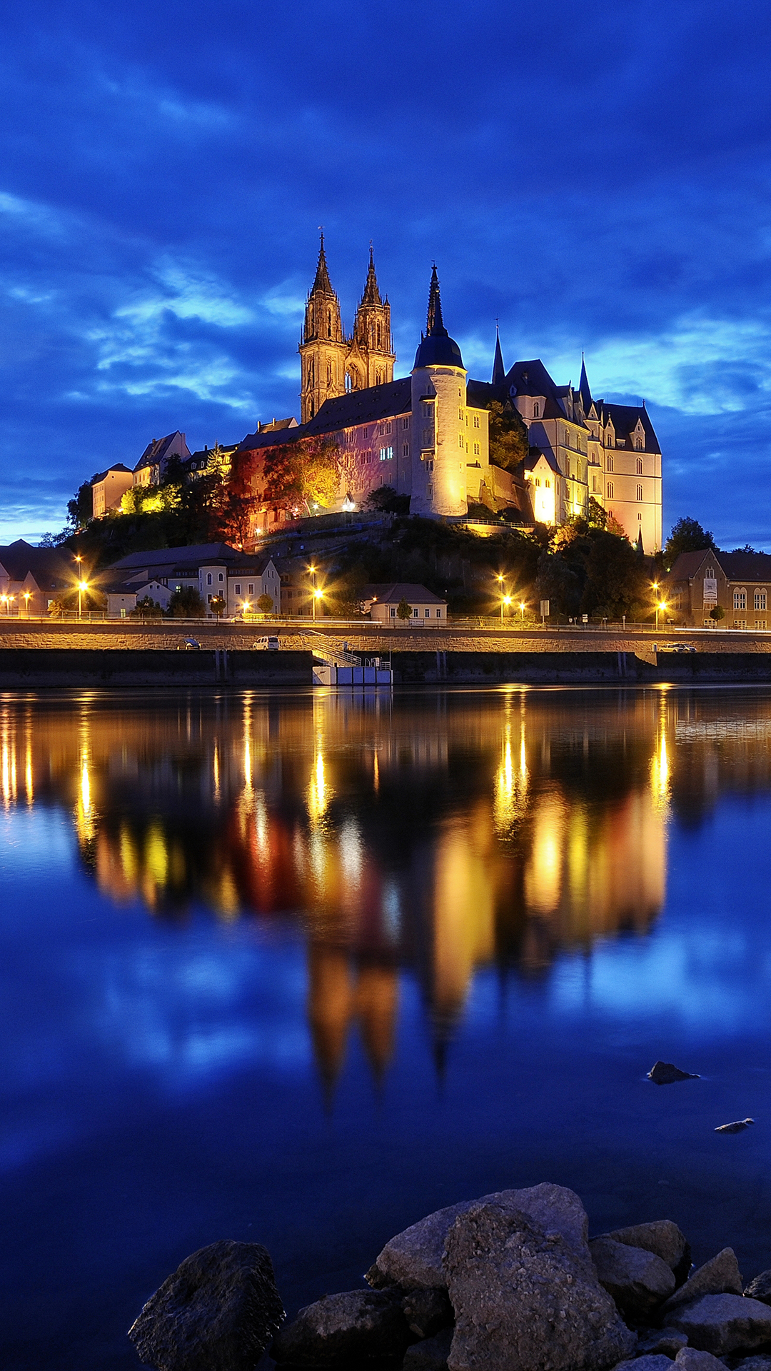 Обои отражение, достопримечательность, туризм, математика, облако в разрешении 1080x1920