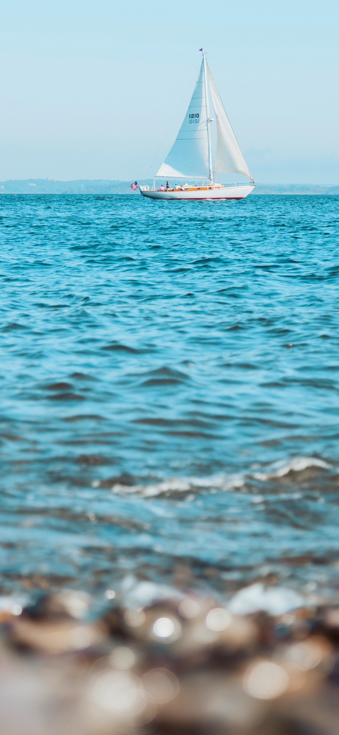 Обои берег, вода, ветровая волна, океан, Аква в разрешении 1125x2436