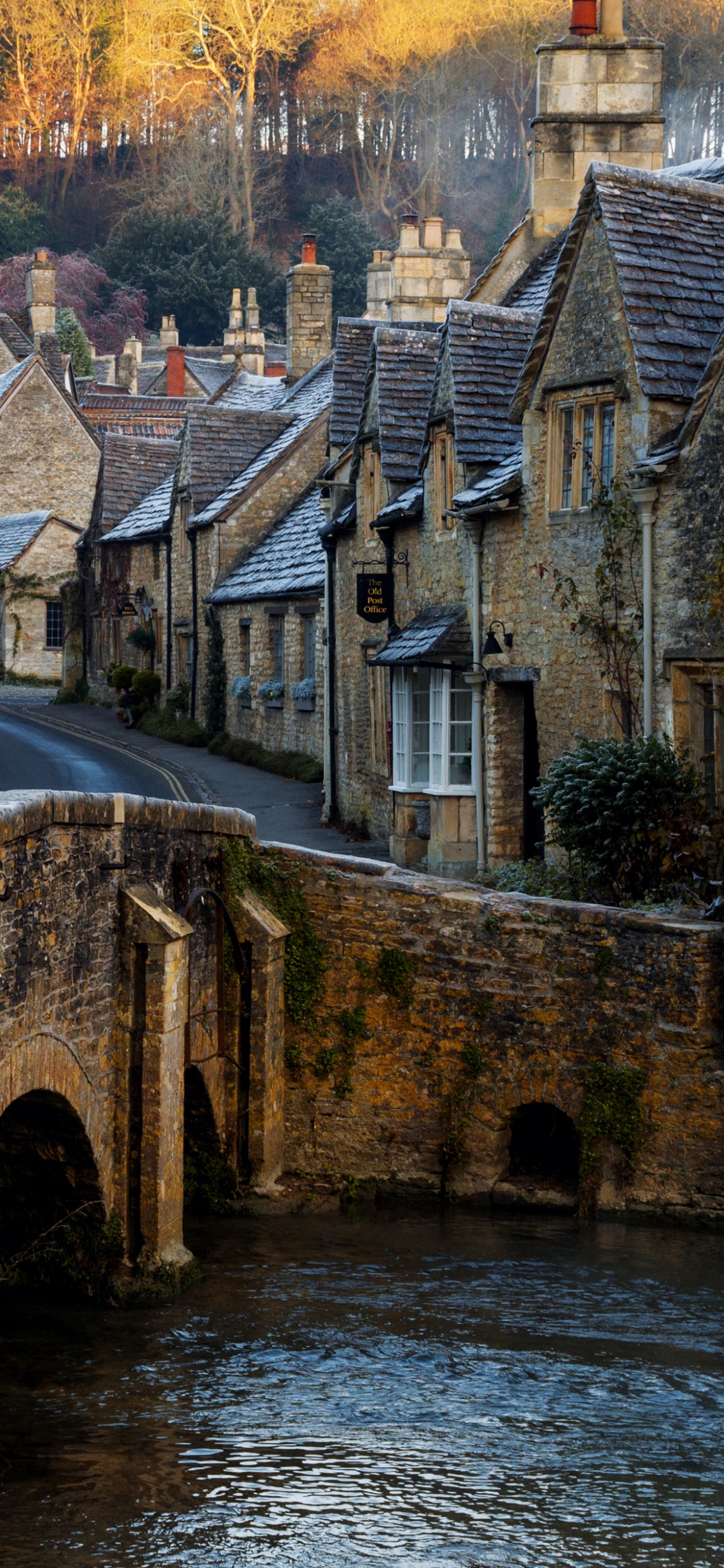 Обои вода, водный путь, городок, реки, отражение в разрешении 1125x2436