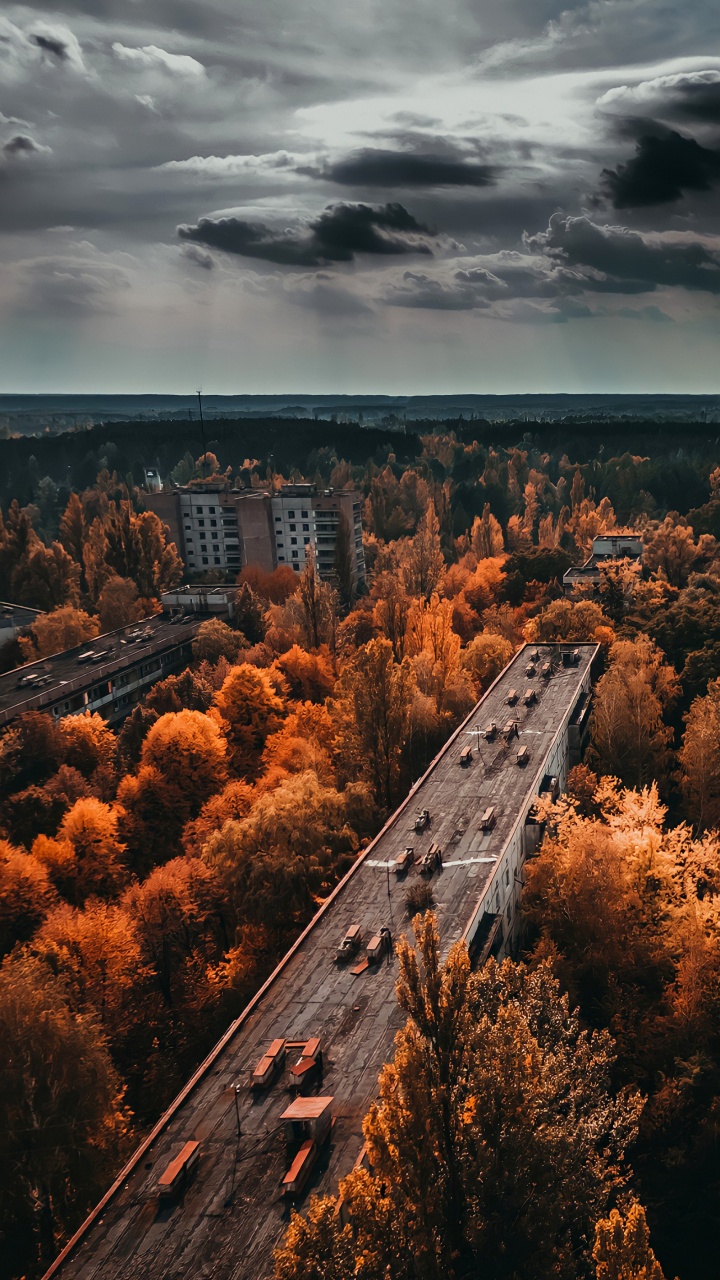 Обои Чернобыльская катастрофа, Чернобыльская АЭС, река припять, атомная электростанция, взрыв в разрешении 720x1280