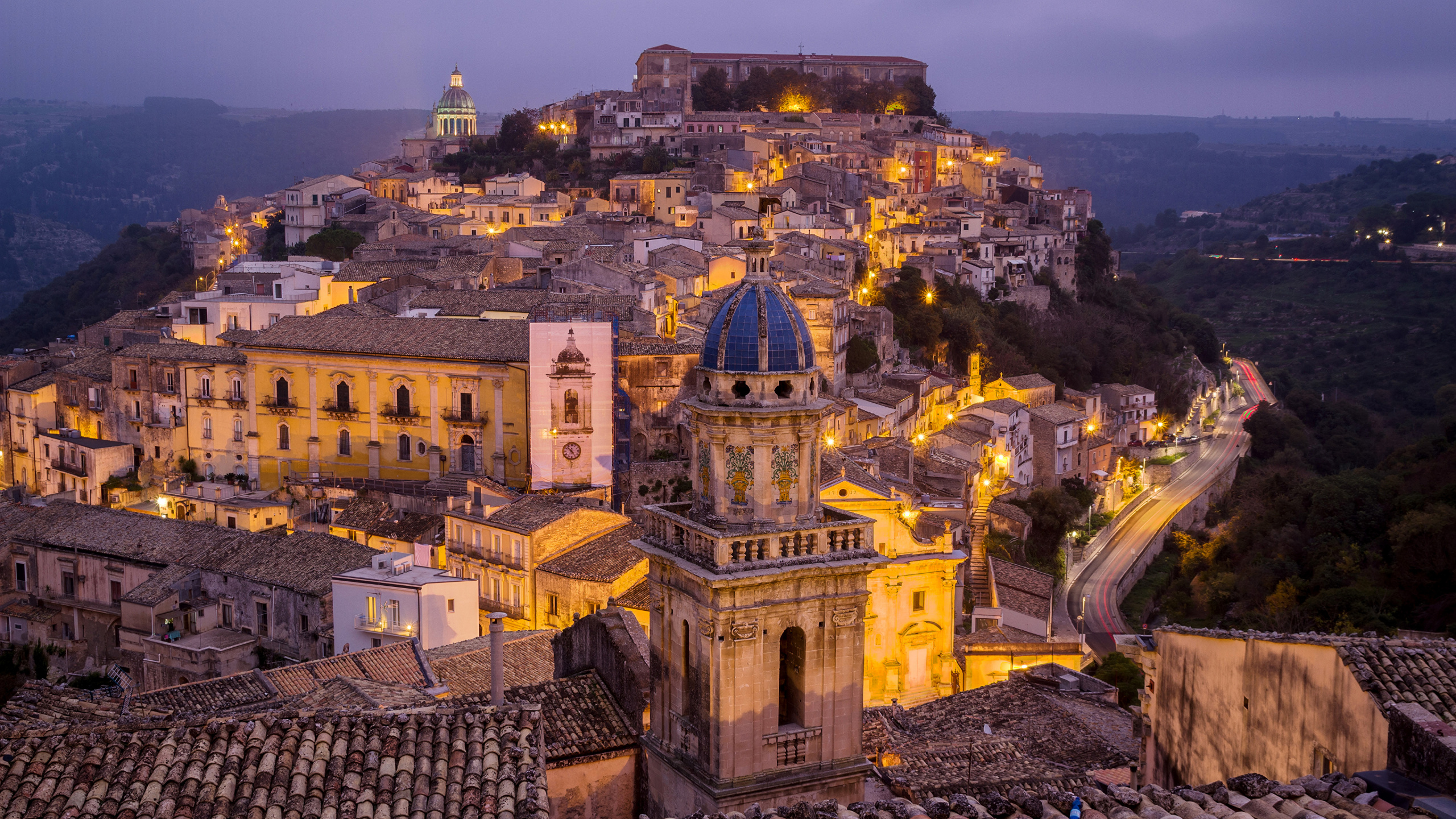 Обои ориентир, городок, историческое место, город, небо в разрешении 2560x1440