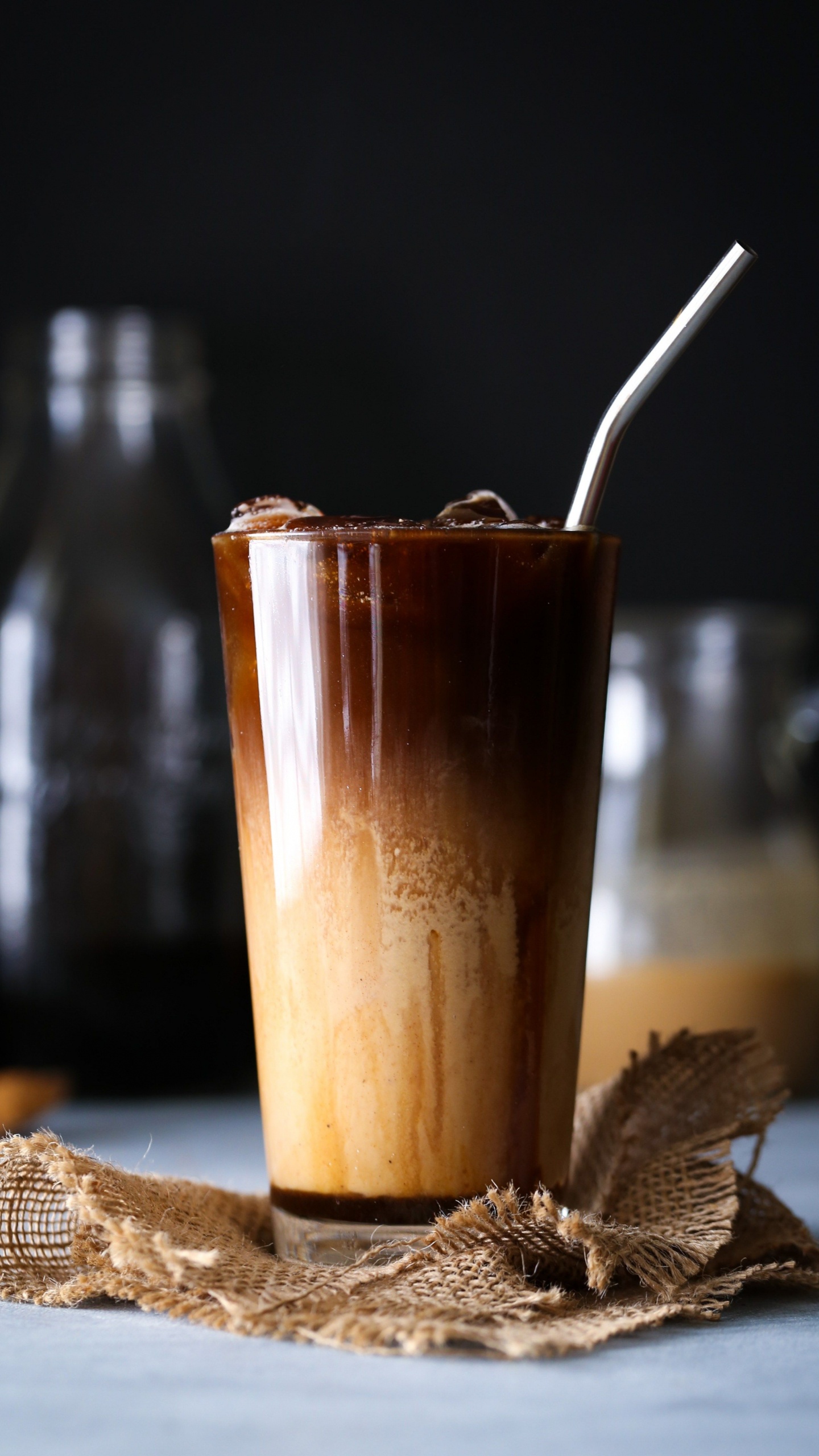 Обои латте, кофе, латте со льдом, кофе со льдом, карамельный напиток в разрешении 1440x2560