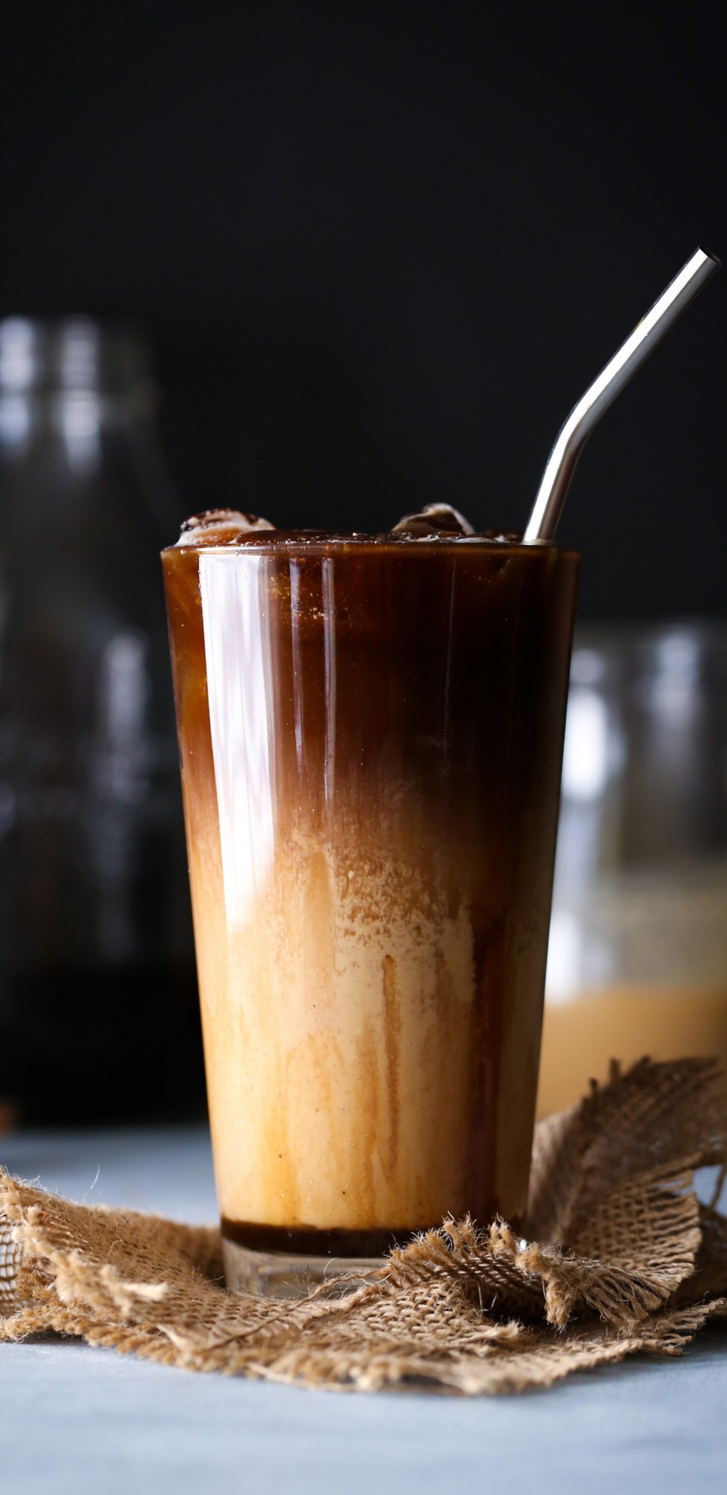 Обои латте, кофе, латте со льдом, кофе со льдом, карамельный напиток в разрешении 1440x2960