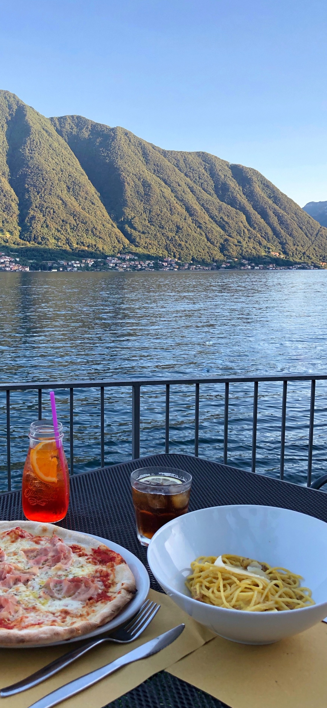 Обои море, завтрак, Кулинария, пища, горный рельеф в разрешении 1125x2436