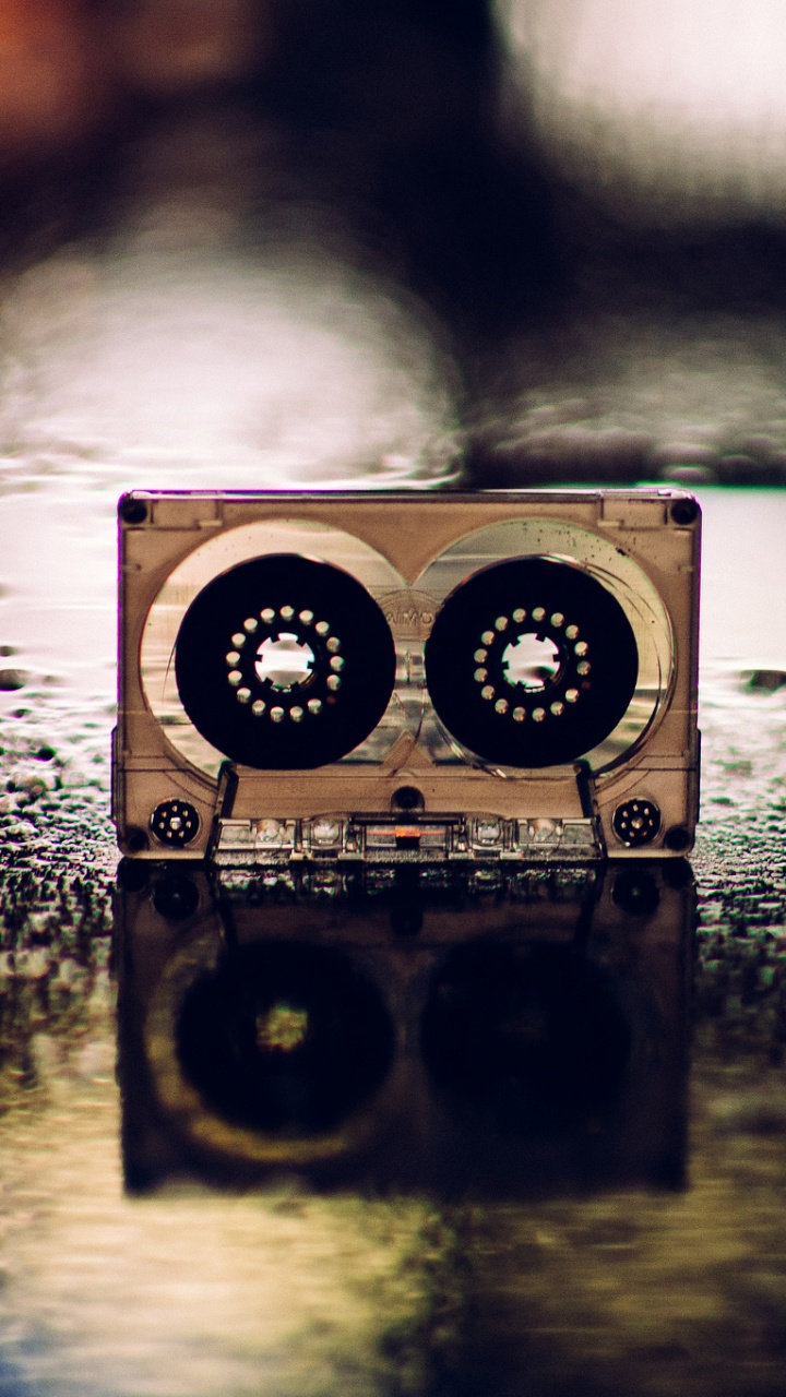 Обои отражение, вода, Компакт-Кассета, рисование, музыка в разрешении 720x1280