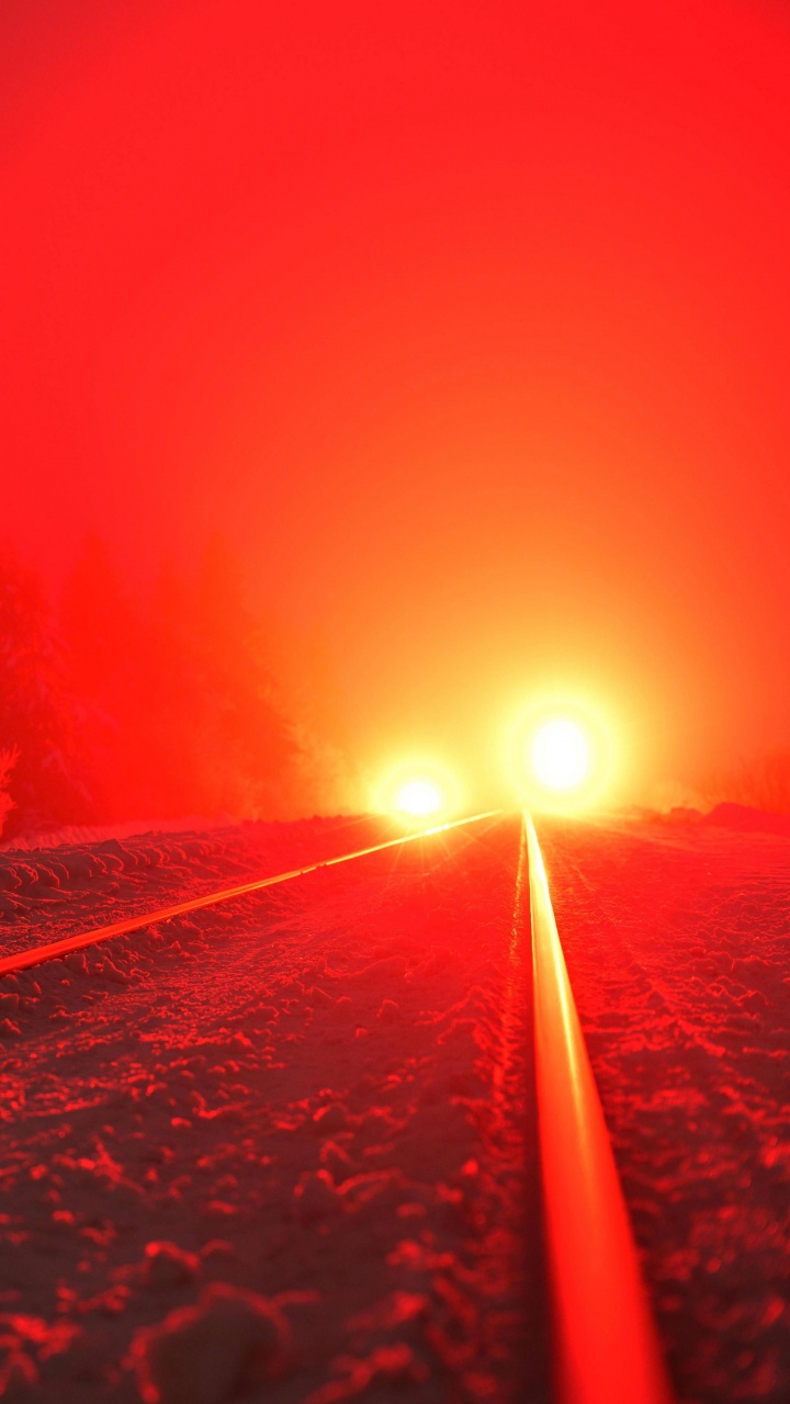 Обои железнодорожный транспорт, красный цвет, свет, дерево, вспышка в разрешении 720x1280