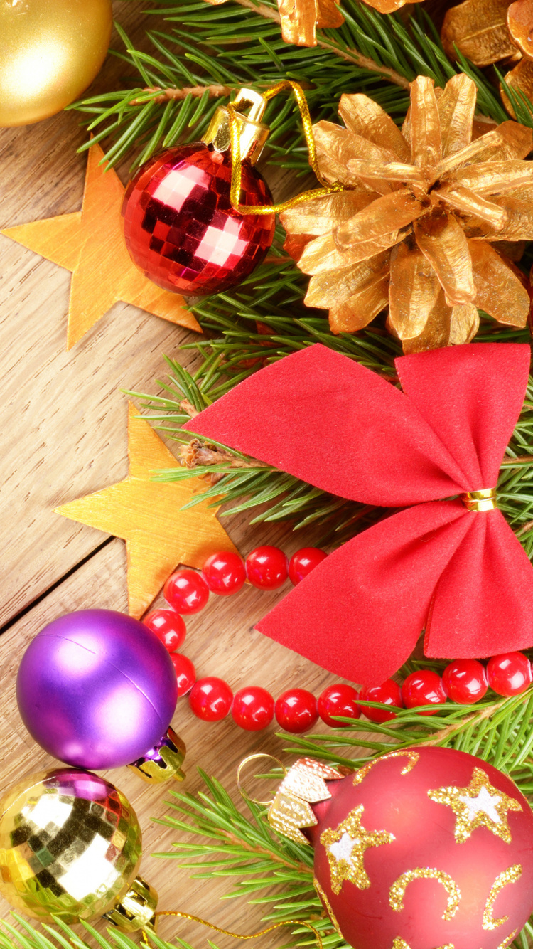 Обои Рождественские украшения, елка, Сочельник, Рождество, подарок в разрешении 750x1334