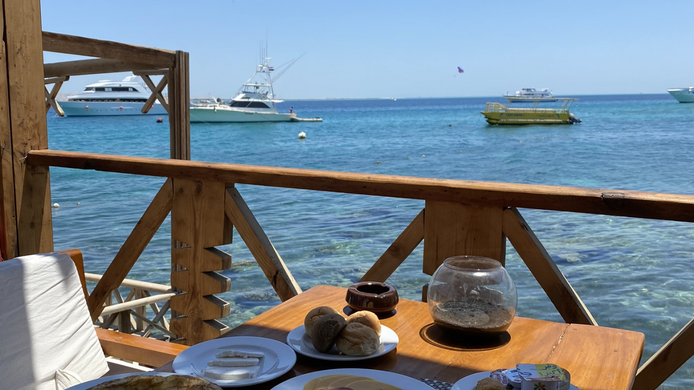 Обои море, serveware, посуда, судно, таблица в разрешении 1366x768