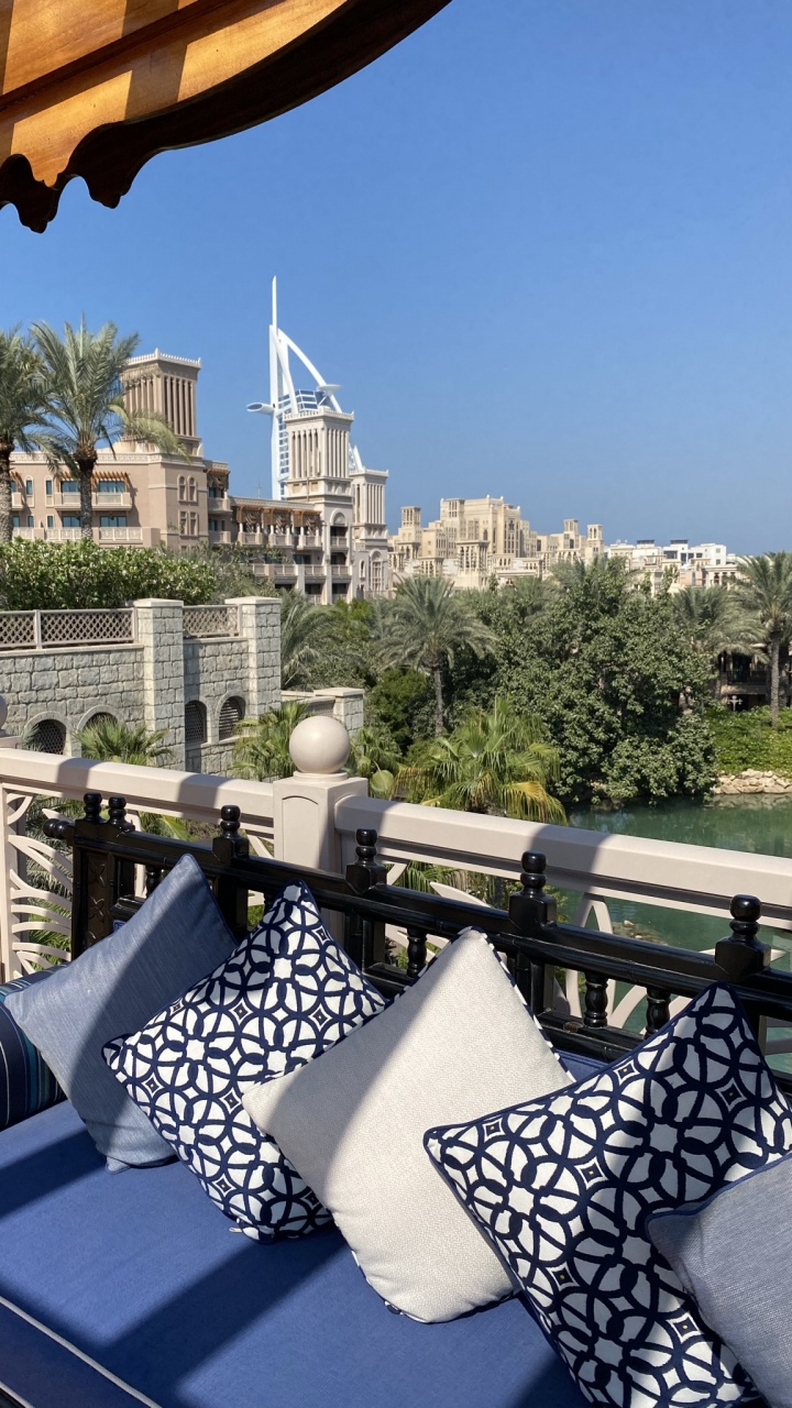 Обои архитектура, недвижимость, уличная мебель, мебель, бросить подушку в разрешении 720x1280