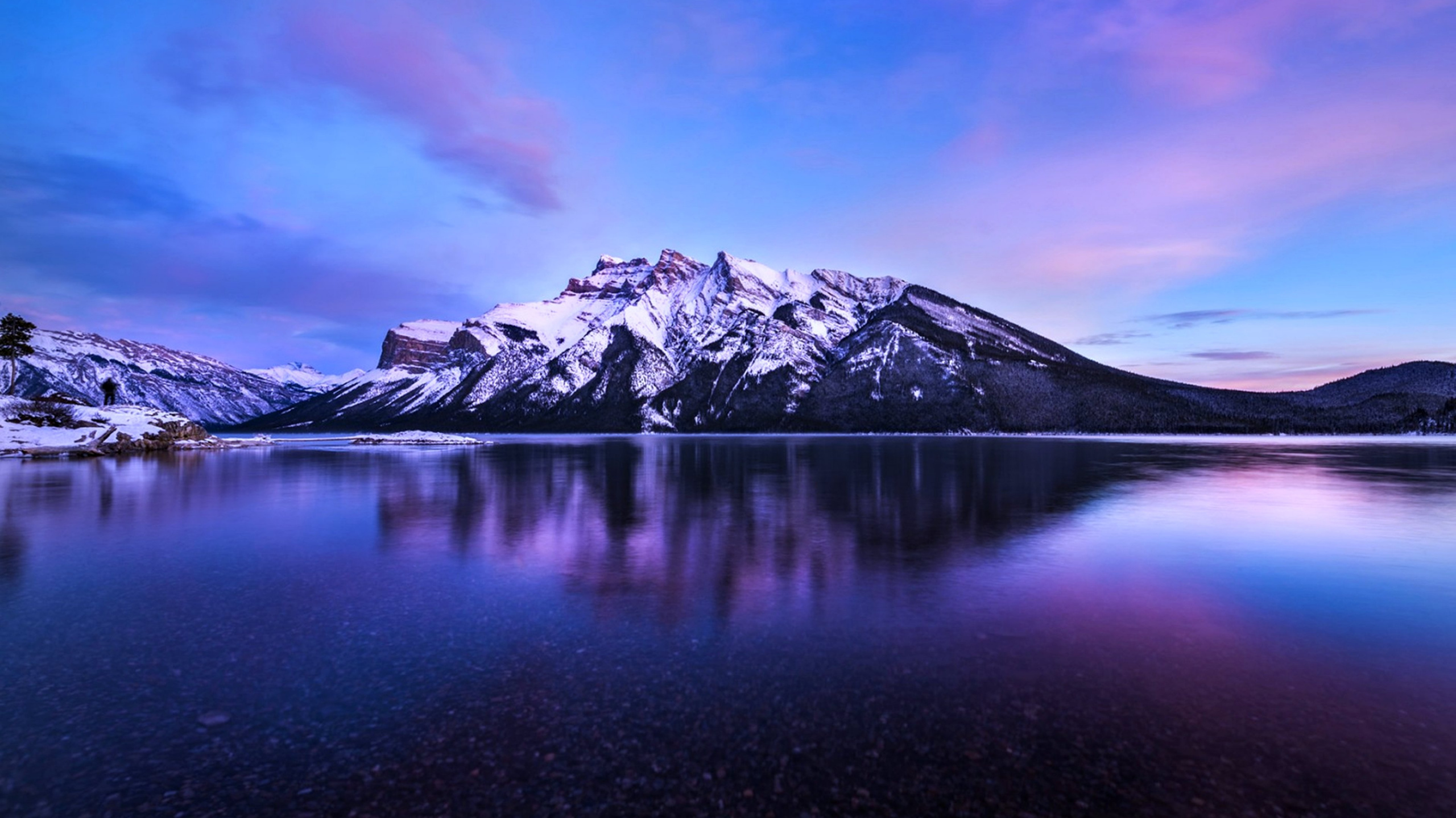 Обои моренное озеро, банфф, озеро, гора, природа в разрешении 2560x1440