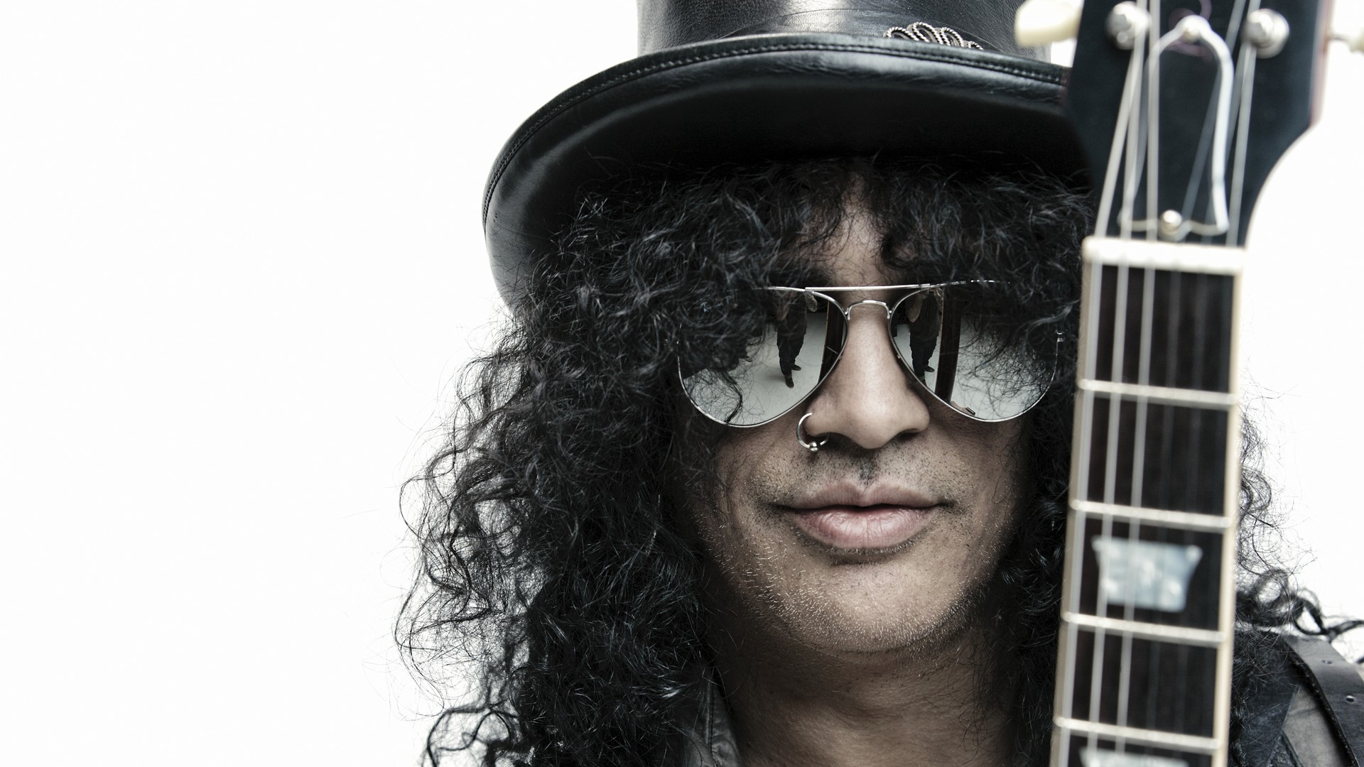 Табу музыкант. Slash гитарист. Сол Хадсон слэш. Слэш американский музыкант. Slash Guns n Roses.