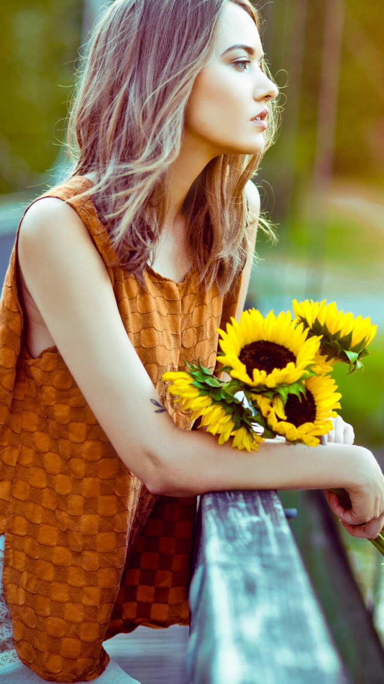 Обои цветок, волосы, желтый, зеленый, красота в разрешении 750x1334