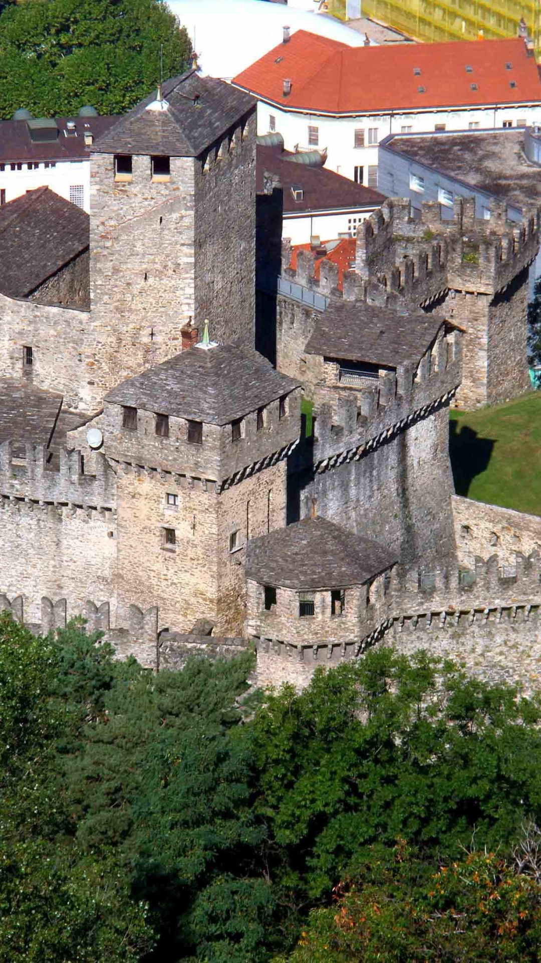 Обои историческое место, фортификация, Замок Монтебелло, замок, средневековая архитектура в разрешении 1080x1920