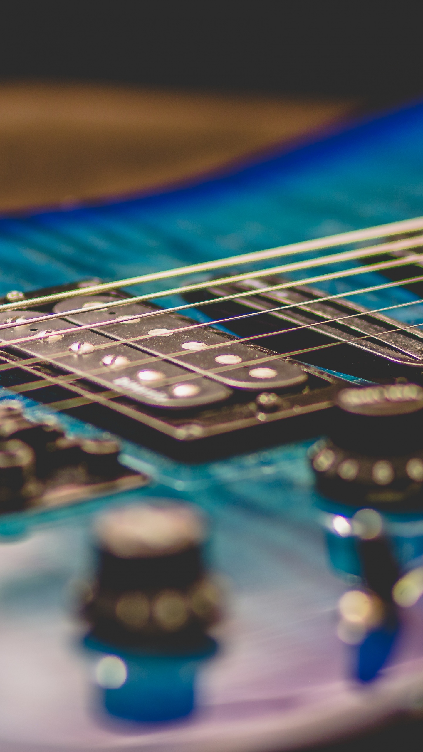 Обои крупный план, электрогитара, гитара, слайдгитара, струнный инструмент в разрешении 1440x2560