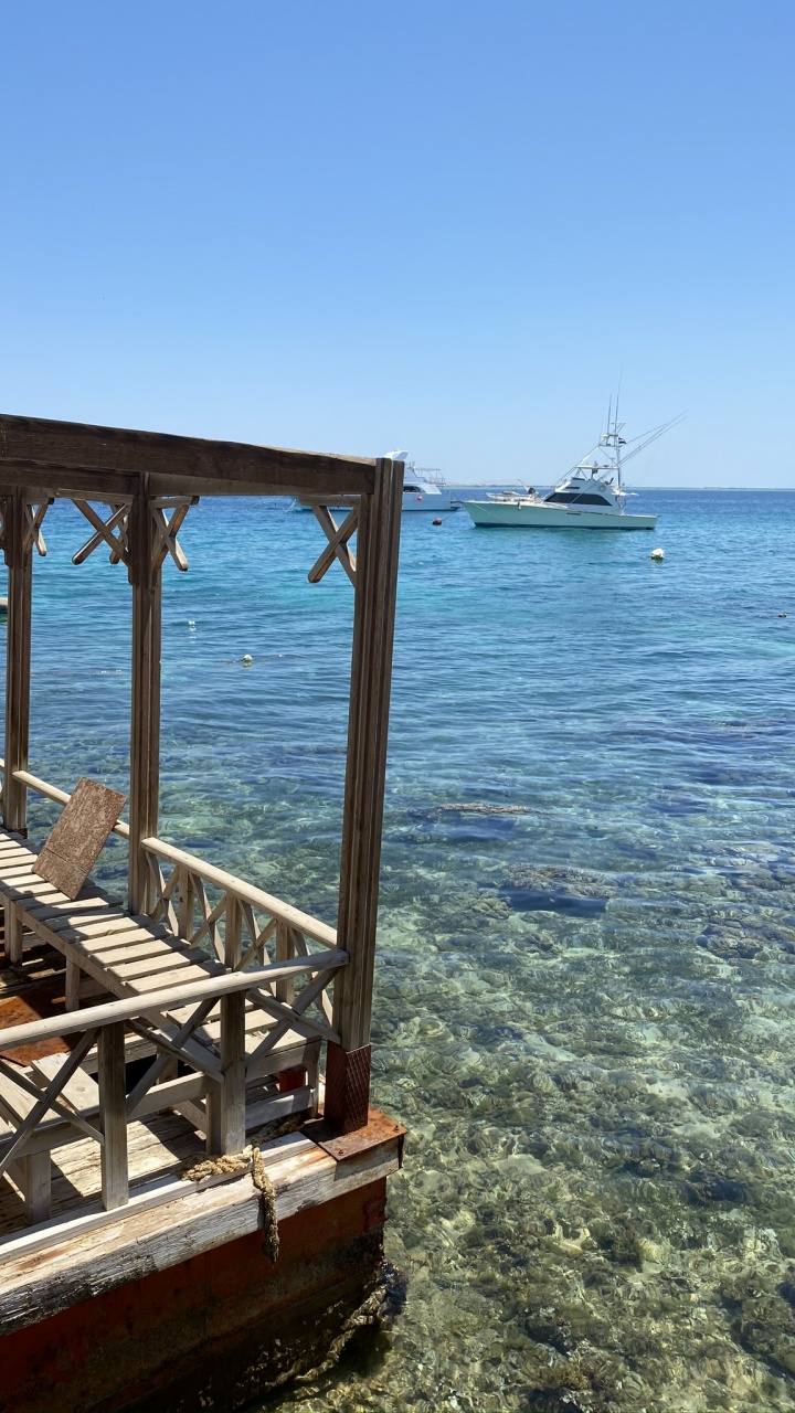 Обои море, лодка, вода, горизонт, океан в разрешении 720x1280