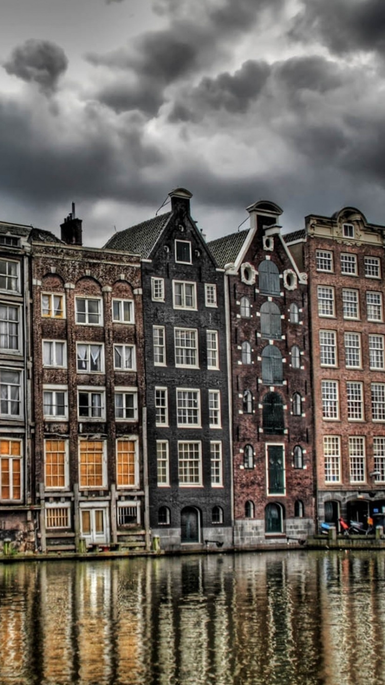 Обои водный путь, отражение, канал, вода, городок в разрешении 750x1334