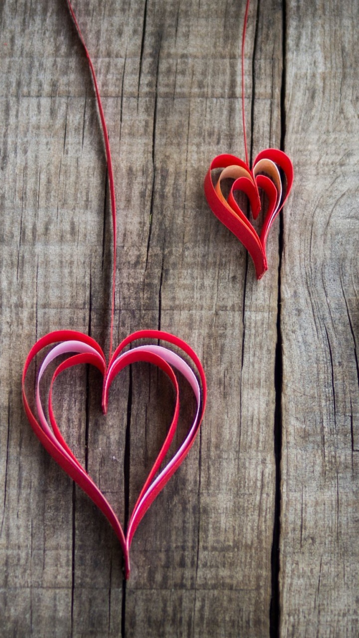 Обои сердце, красный цвет, любовь, День Святого Валентина, древесина в разрешении 720x1280