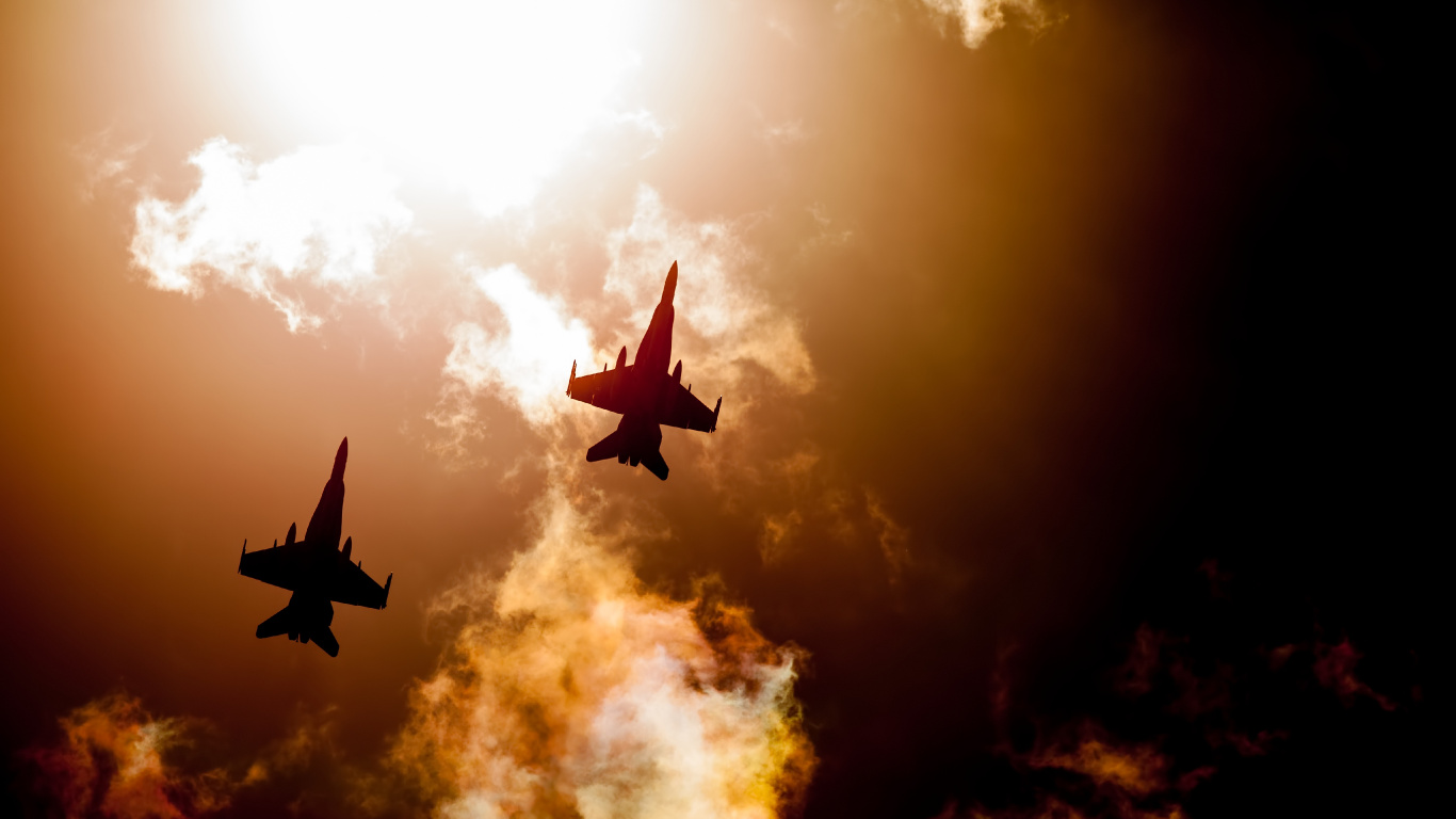 Обои военный самолет, реактивный самолет, самолеты, облако, атмосфера в разрешении 1366x768