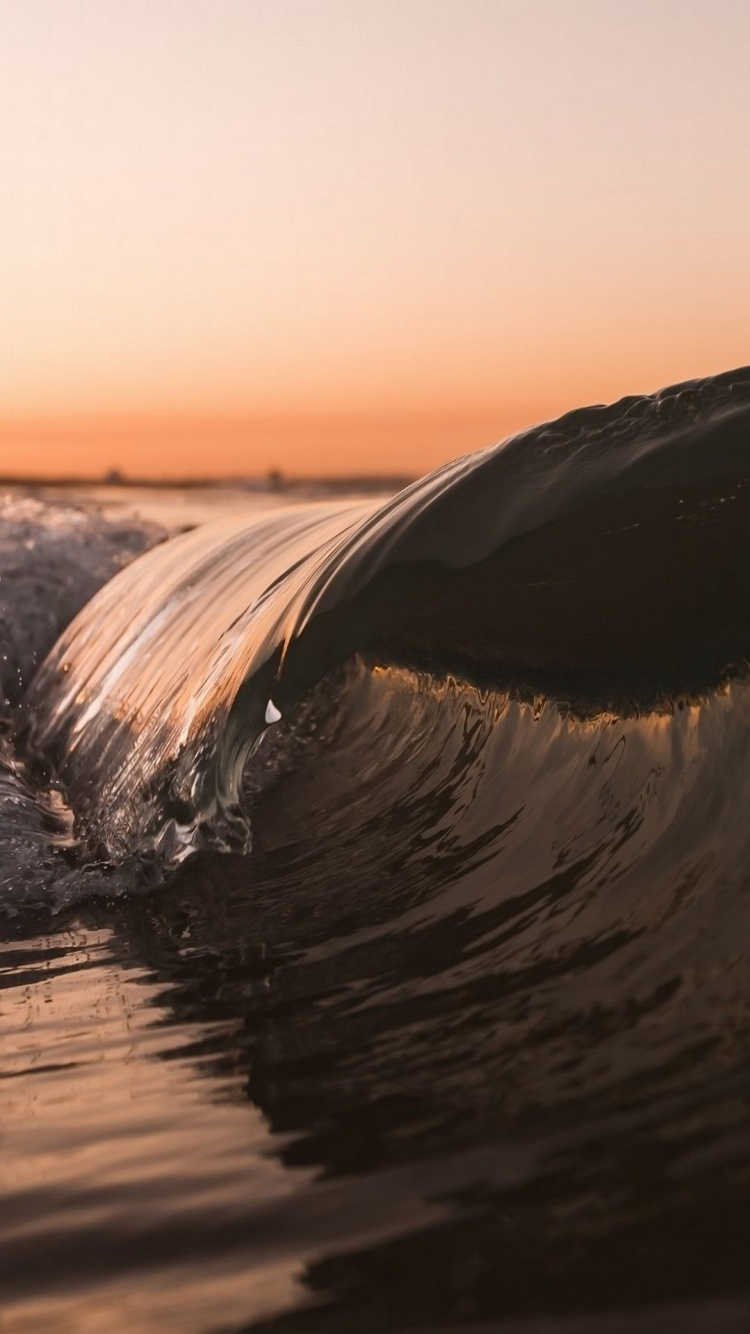 Обои море, вода, ветровая волна, волна, берег в разрешении 750x1334