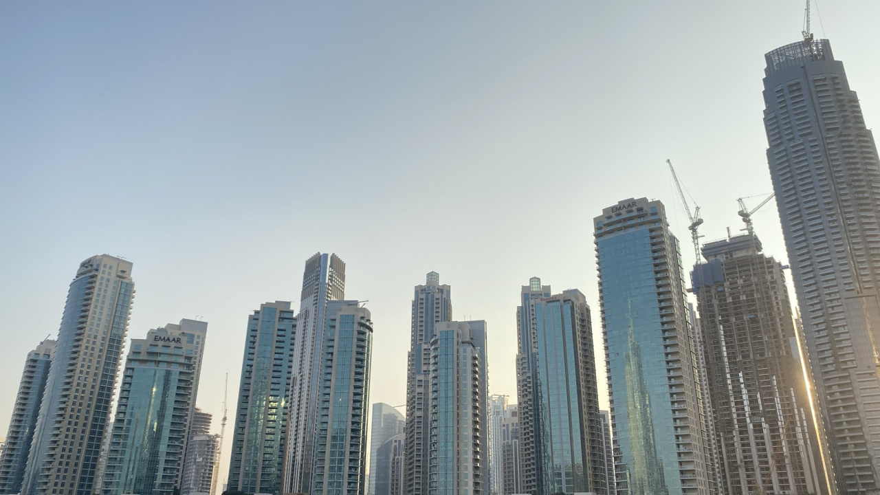 Обои Дубай, небоскреб, вода, башня, дневное время в разрешении 1280x720