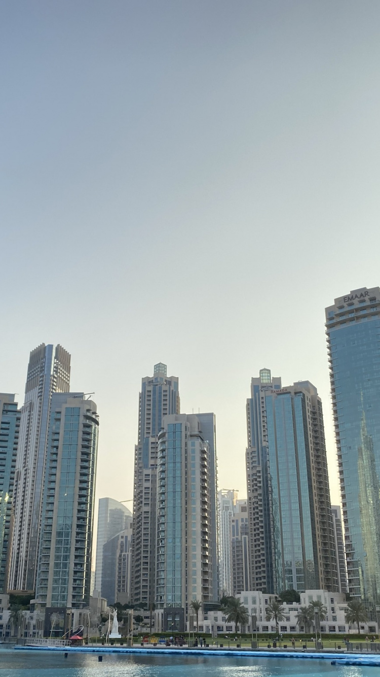 Обои Дубай, небоскреб, вода, башня, дневное время в разрешении 750x1334