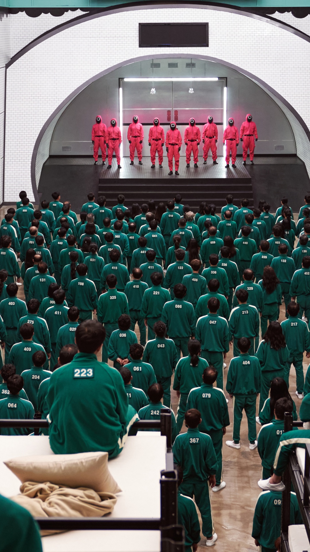 Обои игра в кальмара, кровати для дичи кальмаров, Южная Корея, что sae-byeok, нетфликс в разрешении 1080x1920