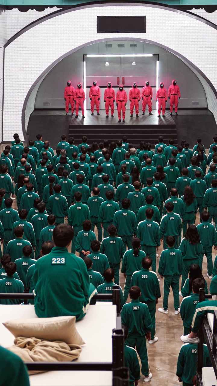 Обои игра в кальмара, кровати для дичи кальмаров, Южная Корея, что sae-byeok, нетфликс в разрешении 720x1280