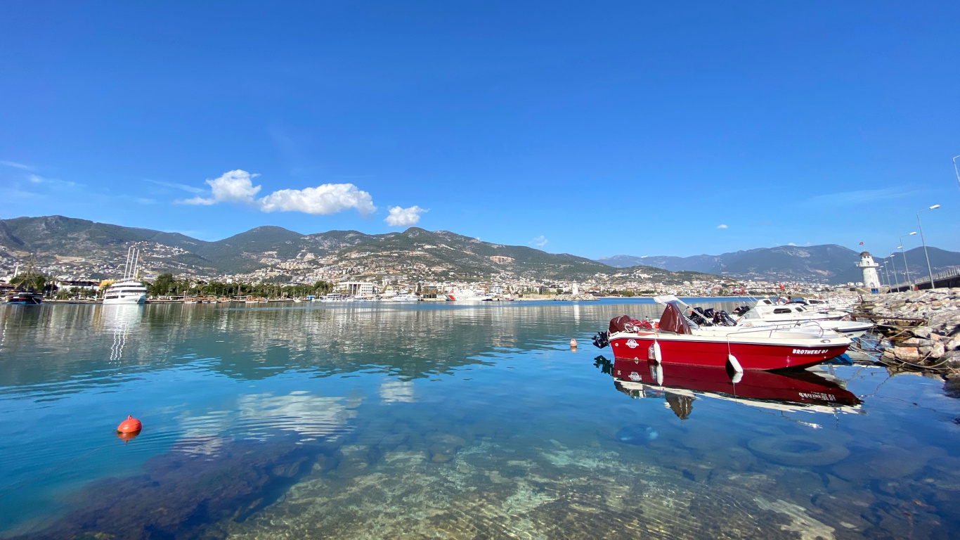 Обои вода, облако, гора, синий, судно в разрешении 1366x768