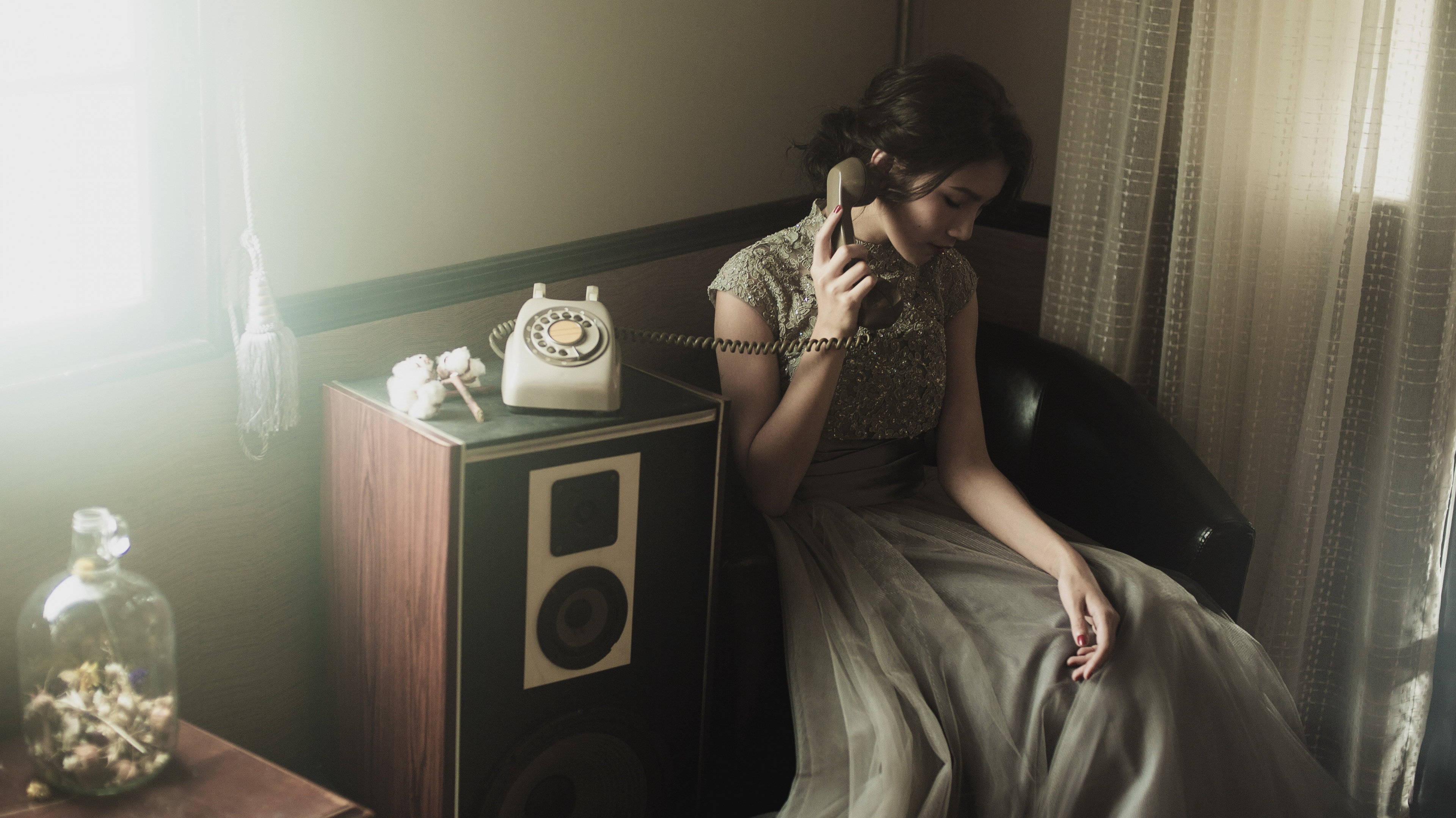 Обои комната, мебель, длинные волосы, Хаус, портрет в разрешении 3840x2160