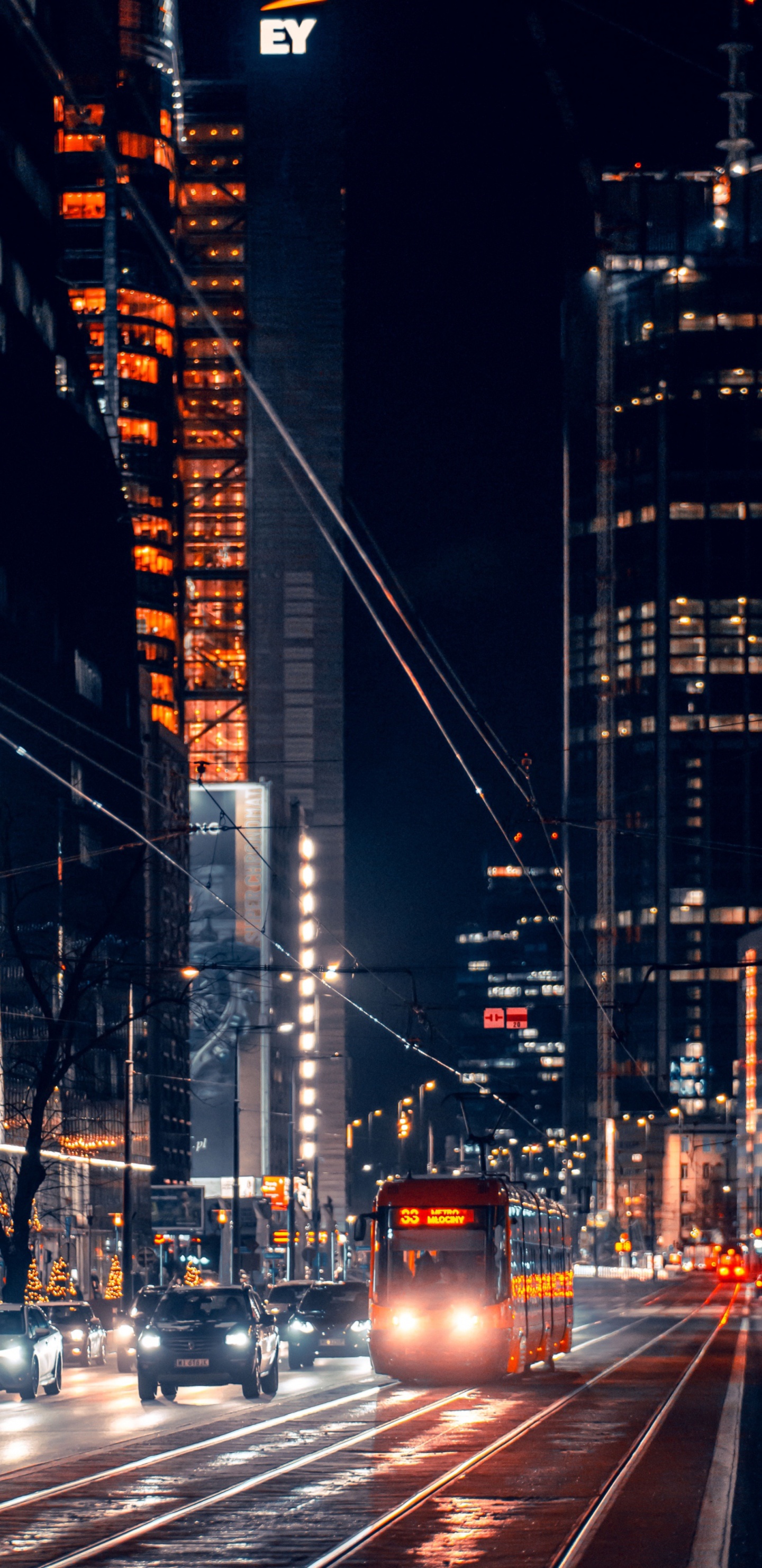 Обои Варшава, здание, небоскреб, автомобильное освещение, свет в разрешении 1440x2960