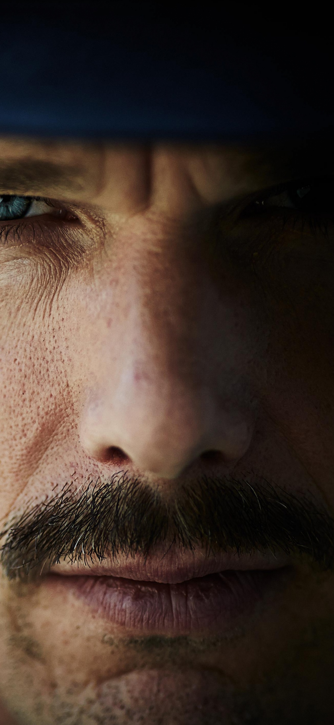 Обои вестерн, кинорежиссер, подбородок, лоб, волосы на лице в разрешении 1125x2436