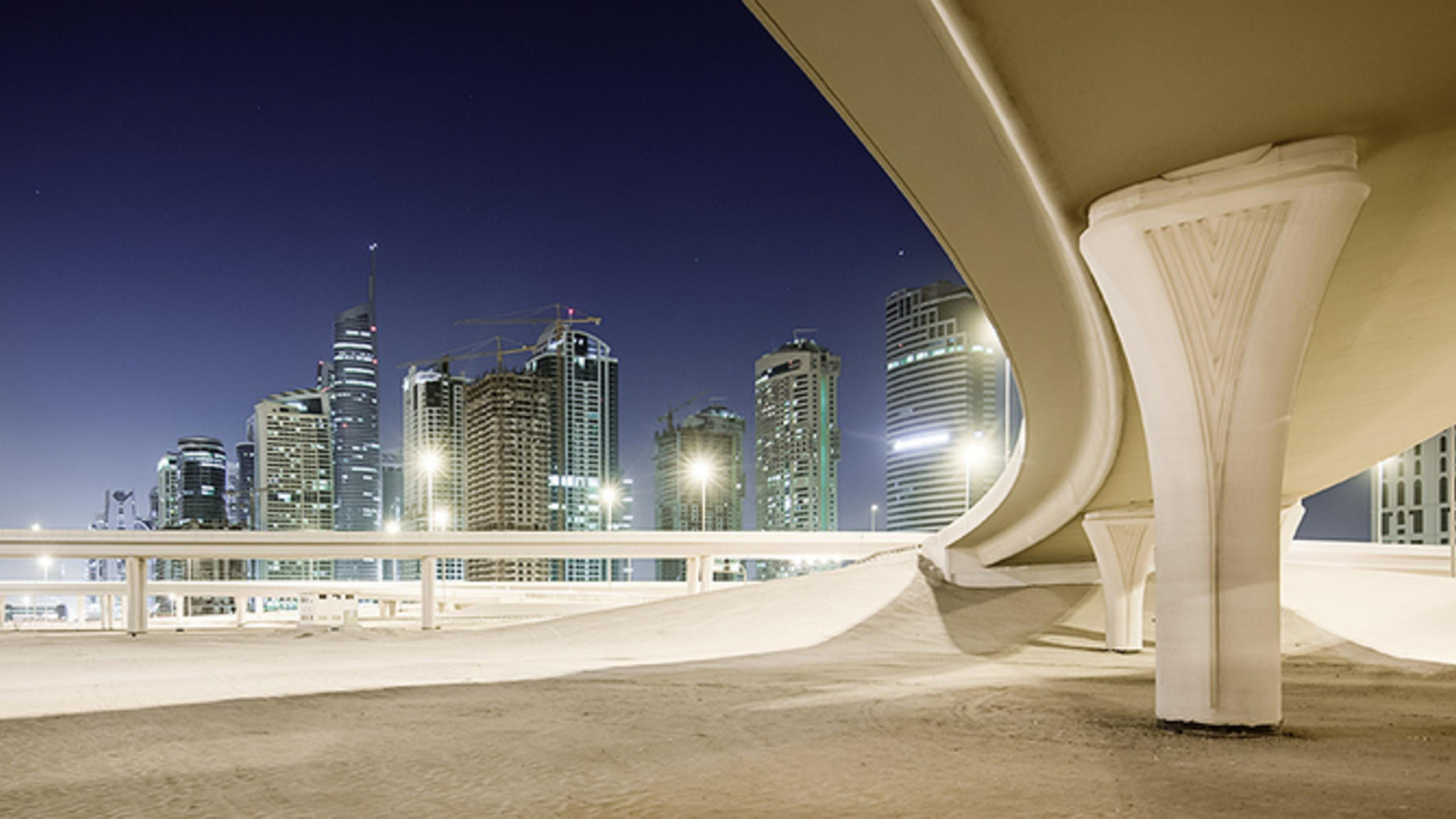 Обои городской район, архитектура, дневное время, город, Дубай Интернет Сити 17 в разрешении 2560x1440