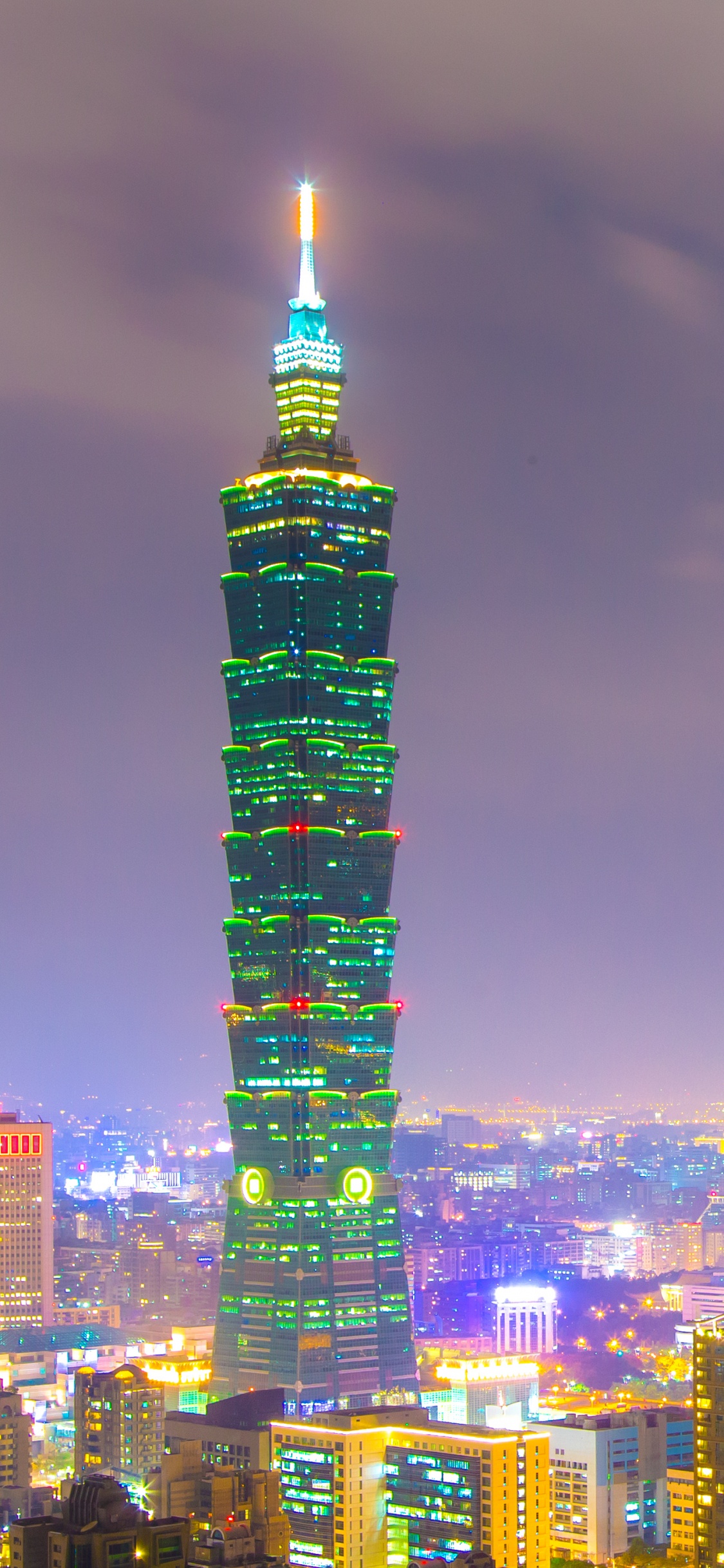 Обои небоскреб, городской пейзаж, башня, ориентир, город в разрешении 1125x2436