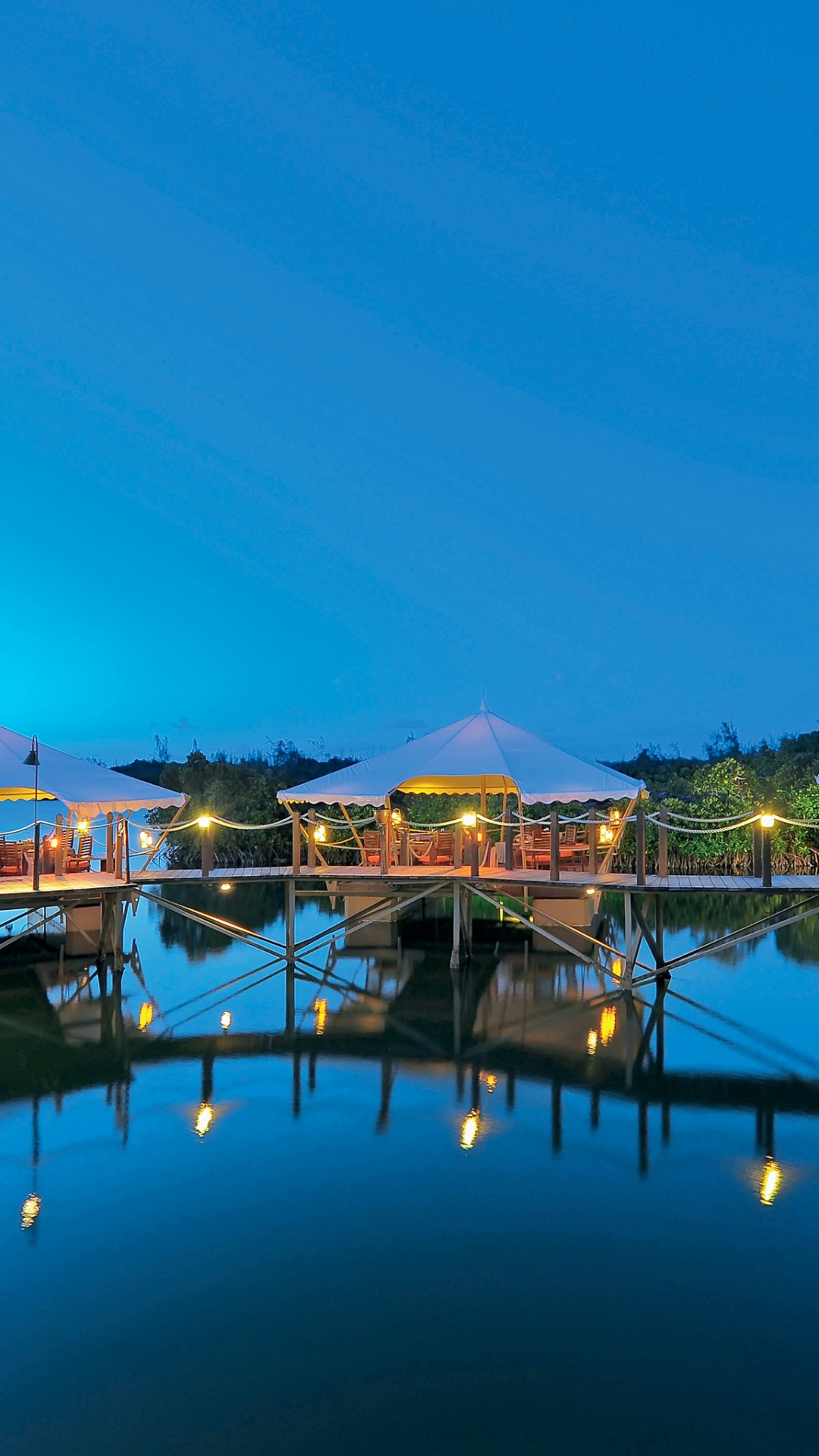 Обои вода, прибежище, отражение, плавательный бассейн, досуг в разрешении 1080x1920