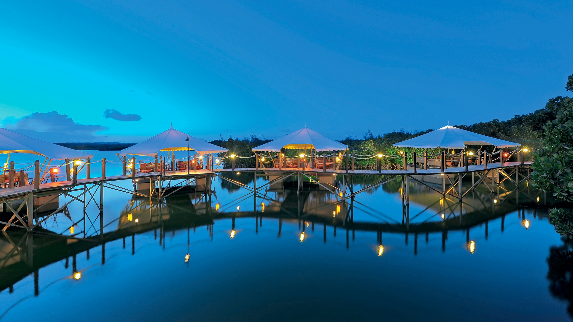 Обои вода, прибежище, отражение, плавательный бассейн, досуг в разрешении 1920x1080