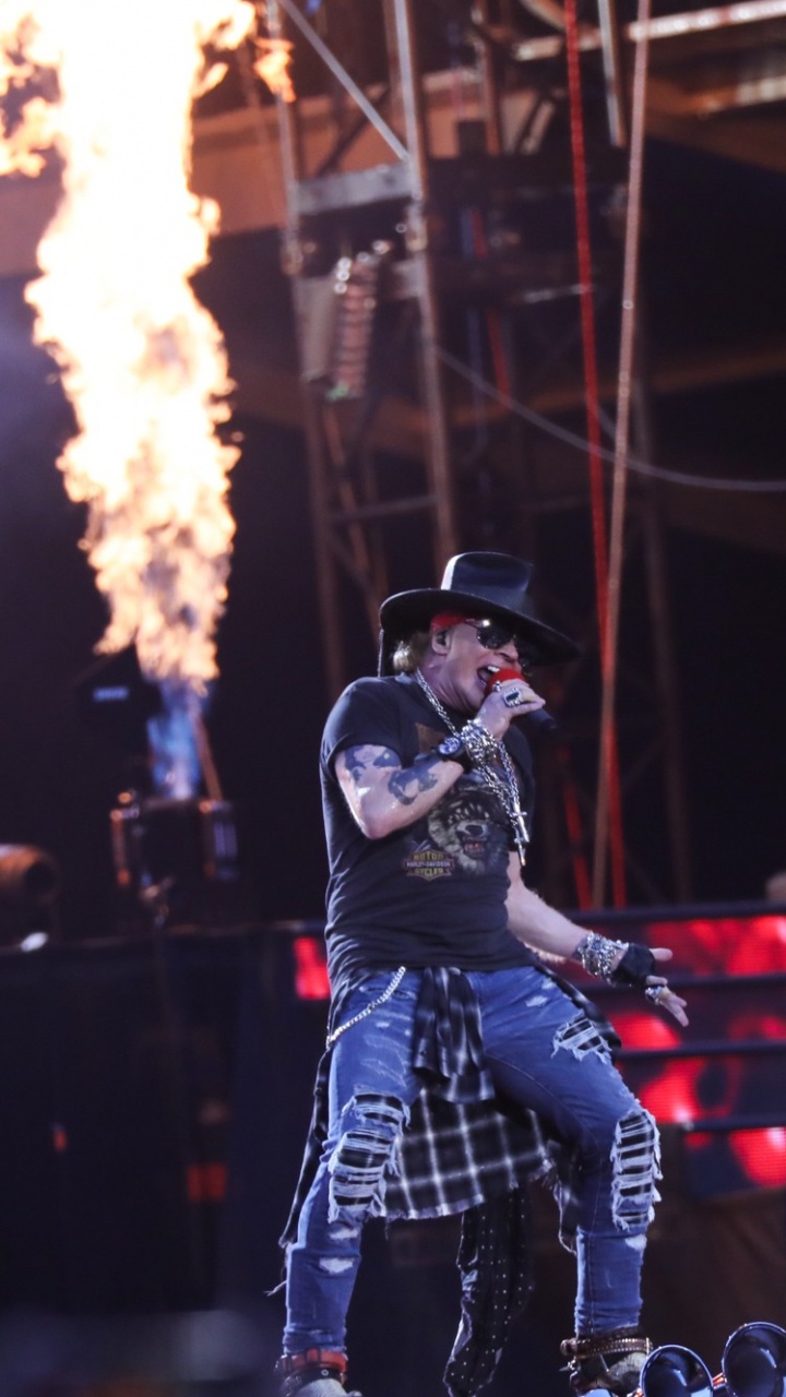 Обои этап, рокконцерт, Guns N Roses, концерт, Not in This Lifetime Tour в разрешении 720x1280