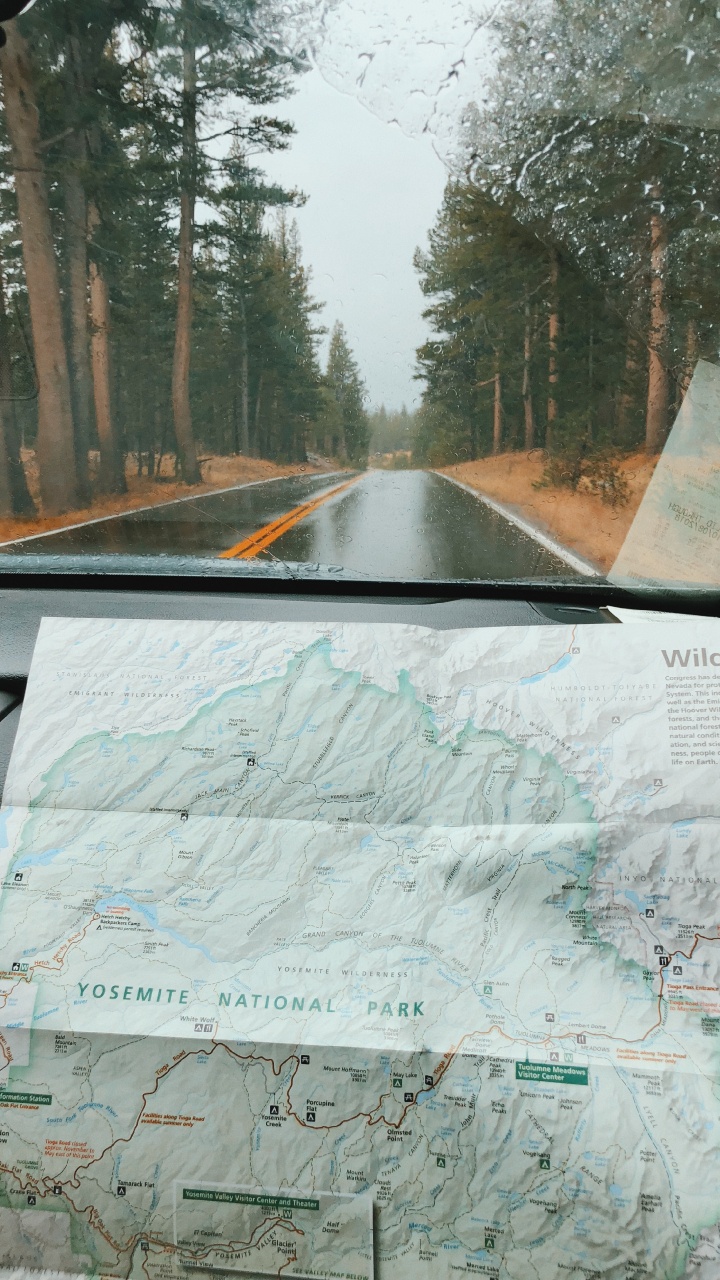 Обои Калифорния, США, йосемити, ветровое стекло, легковые автомобили в разрешении 720x1280