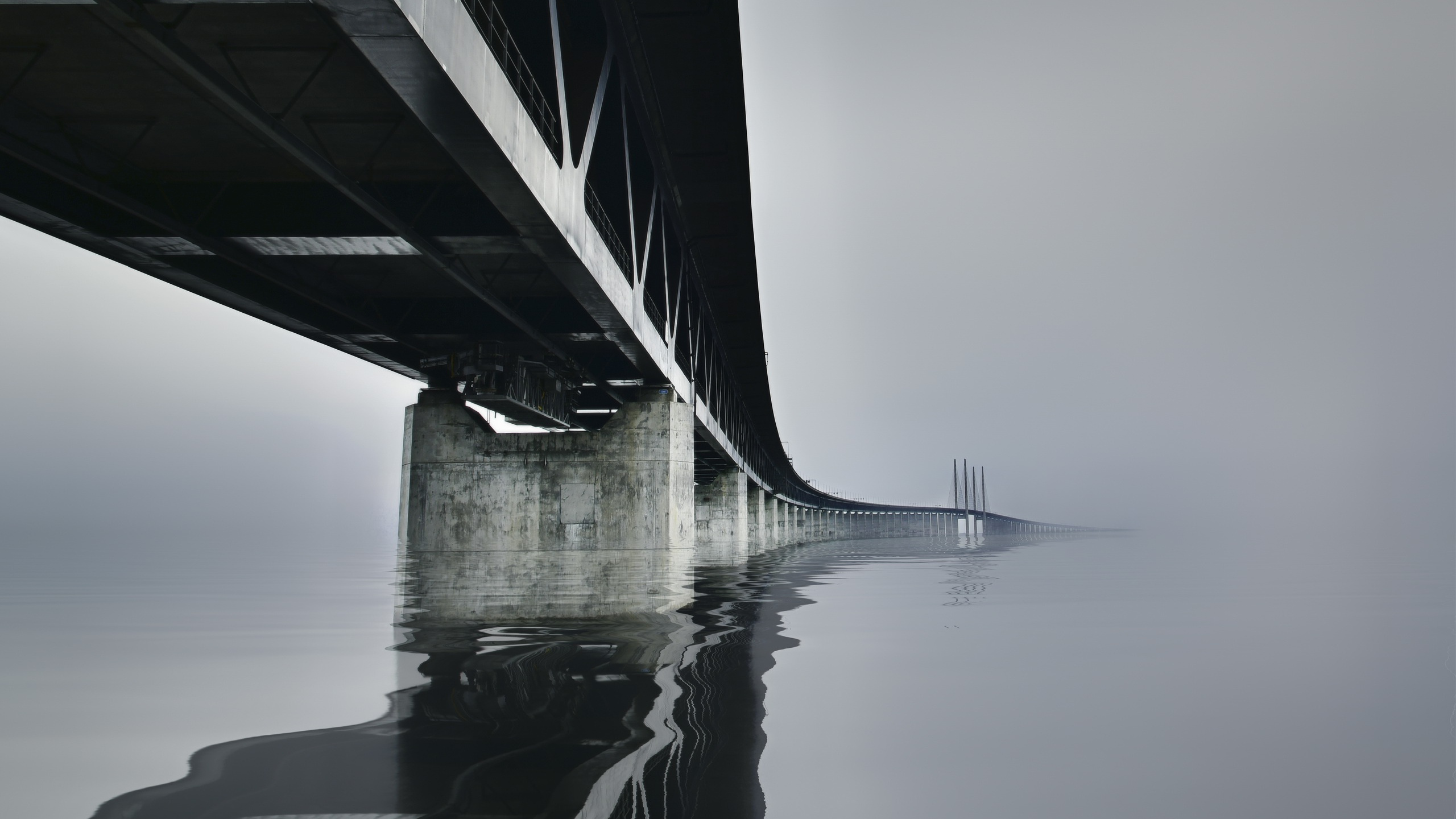 Обои вода, мост, отражение, szwecja, Швеция в разрешении 2560x1440