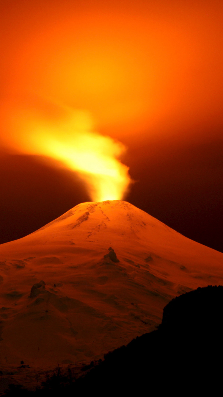 Обои Вильяррика, вулкан, типы вулканических извержений, тепло, вулканического рельефа в разрешении 750x1334