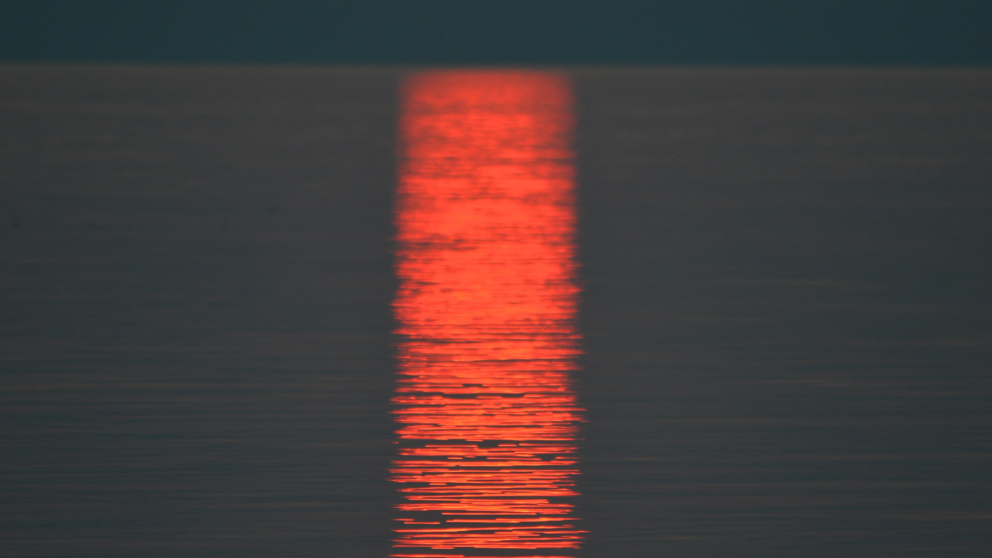 Обои отражение, вода, спокойный, Апельсин, закат в разрешении 3840x2160
