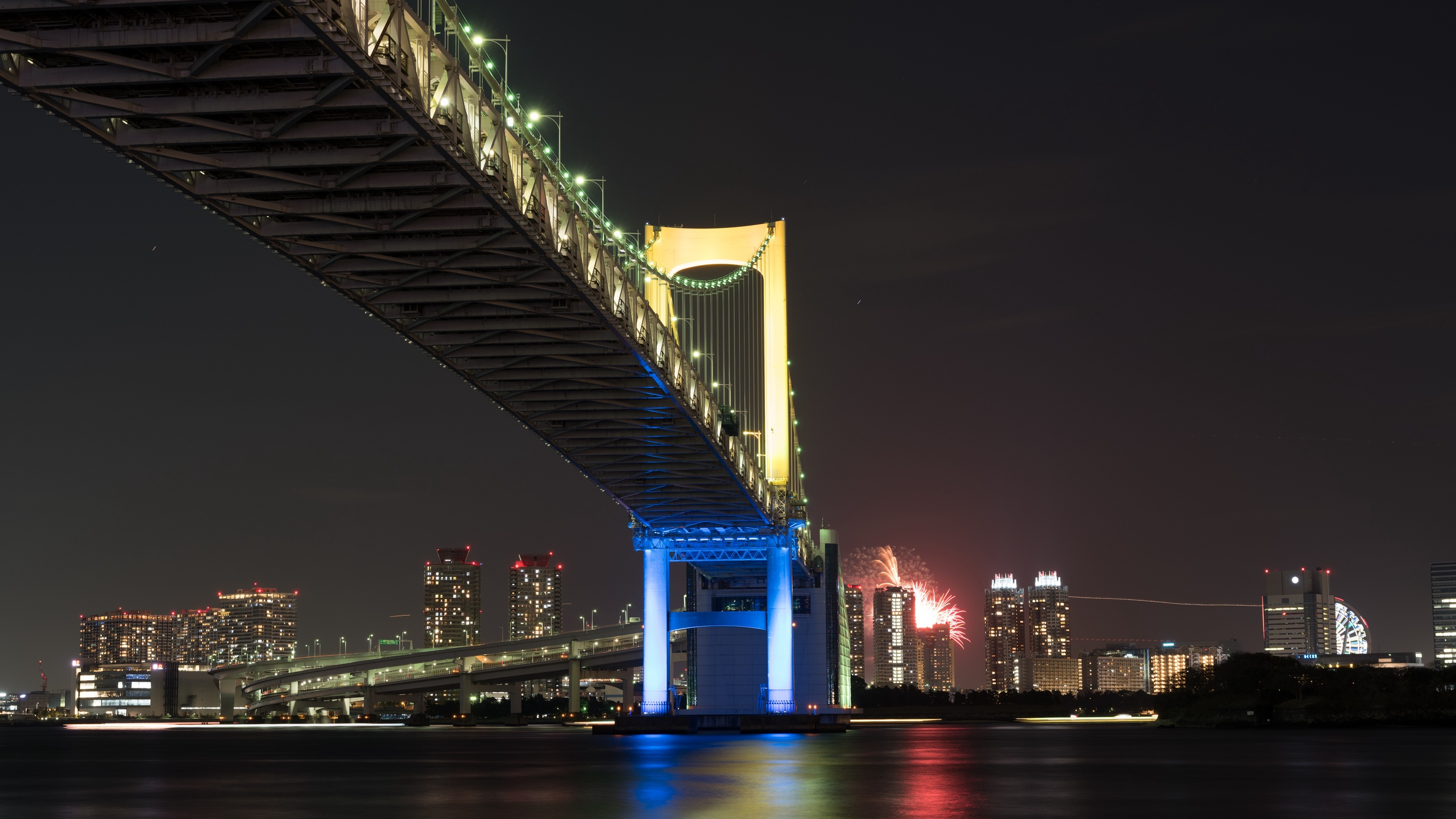 Обои токийский залив, ночь, мост, городской район, город в разрешении 2560x1440