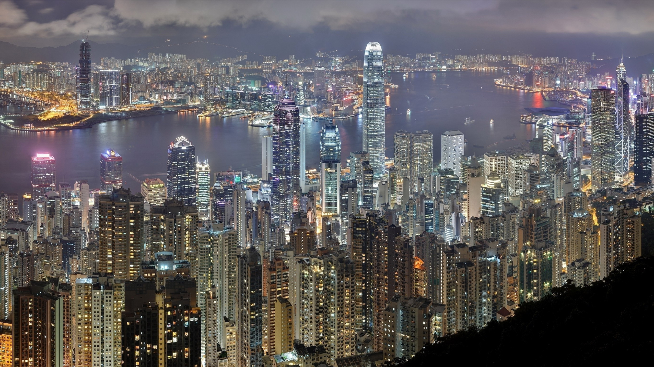 Обои город, городской пейзаж, метрополия, городской район, линия горизонта в разрешении 2560x1440