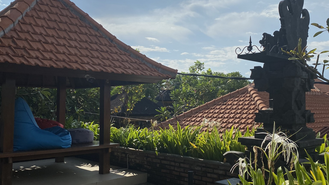 Обои крыша, туризм, водоем, природа, растительность в разрешении 1280x720